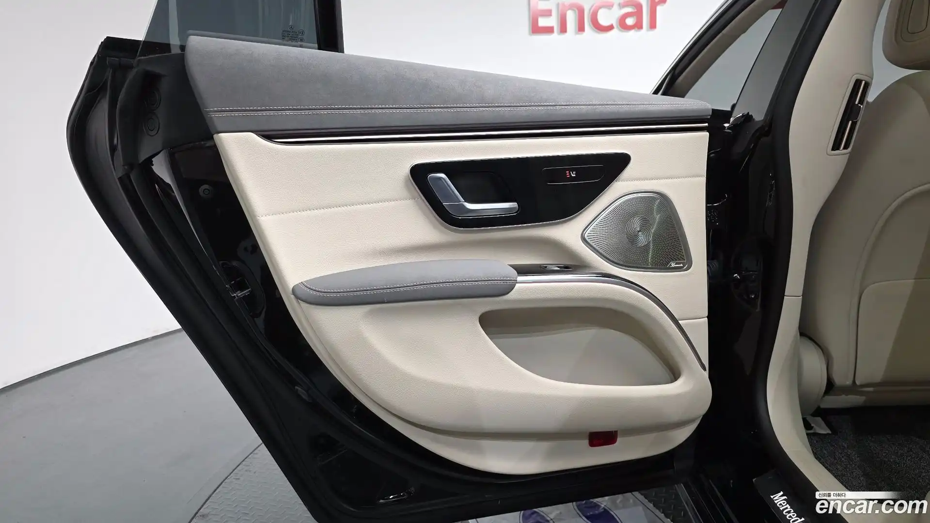 EQS Mercedes-Benz 2022.8-INNER-035