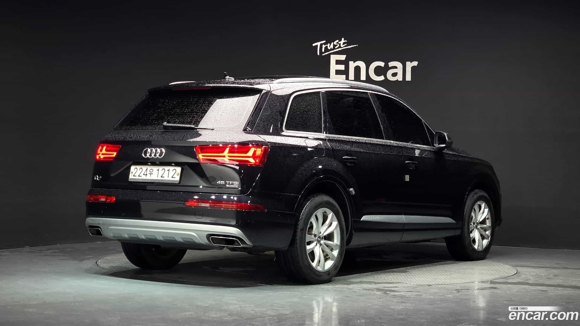 Q7 Audi 2019.10-OUTER-002