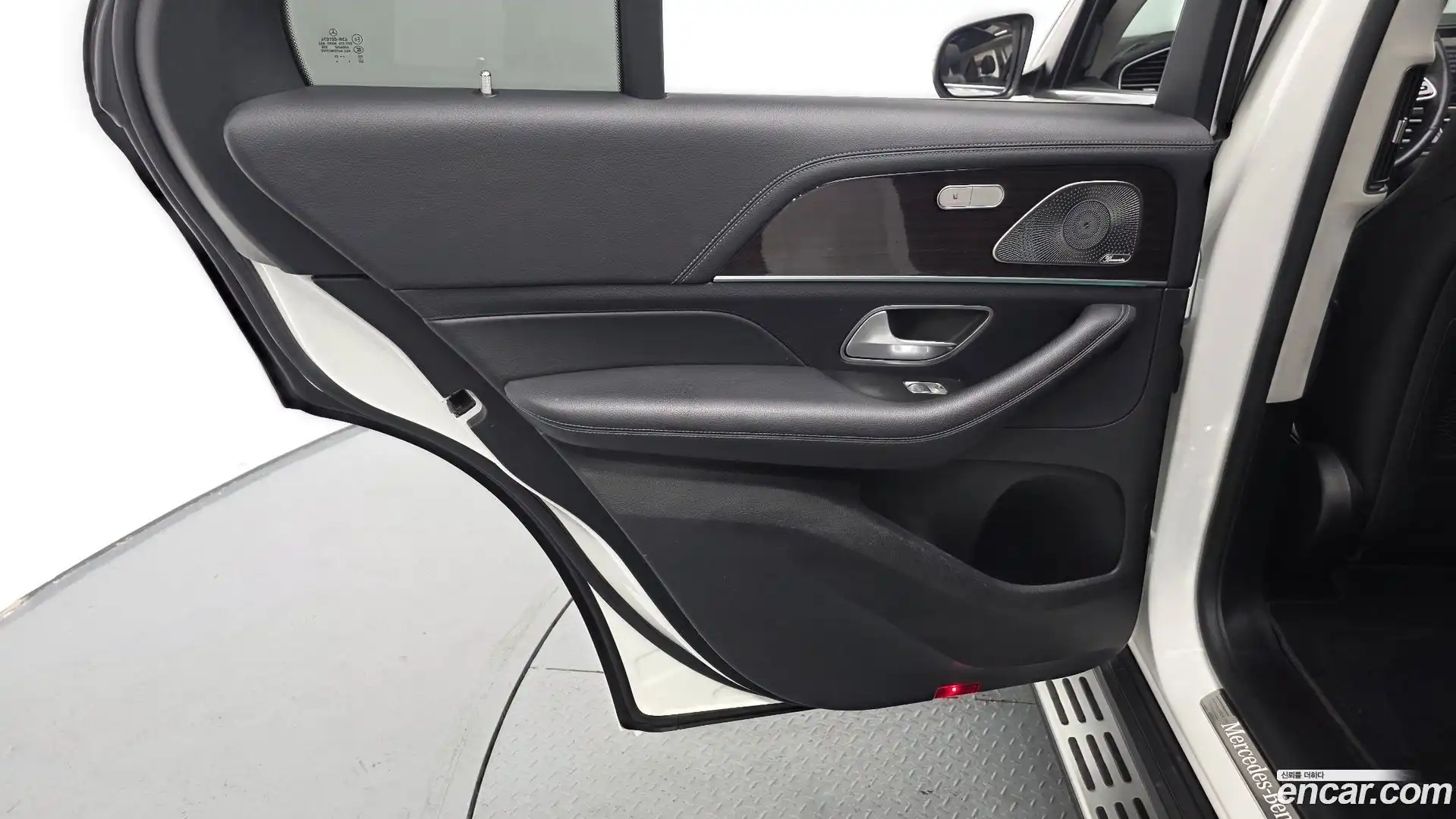 GLE-Class Mercedes-Benz 2021.10-INNER-035