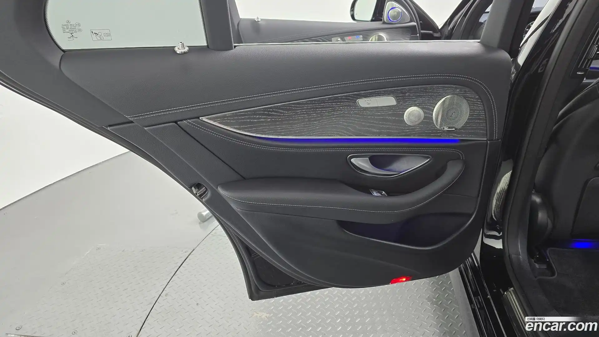 E-Class Mercedes-Benz 2022.1-INNER-035