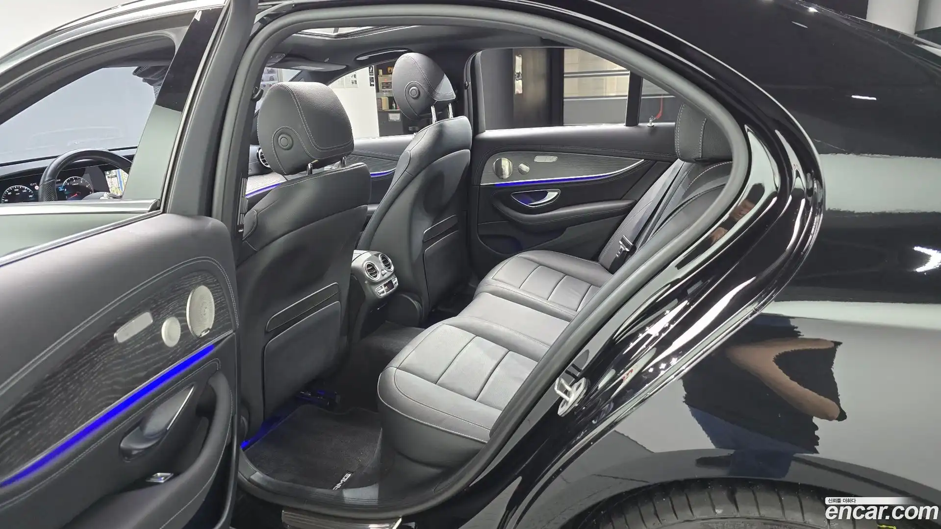 E-Class Mercedes-Benz 2022.1-INNER-036