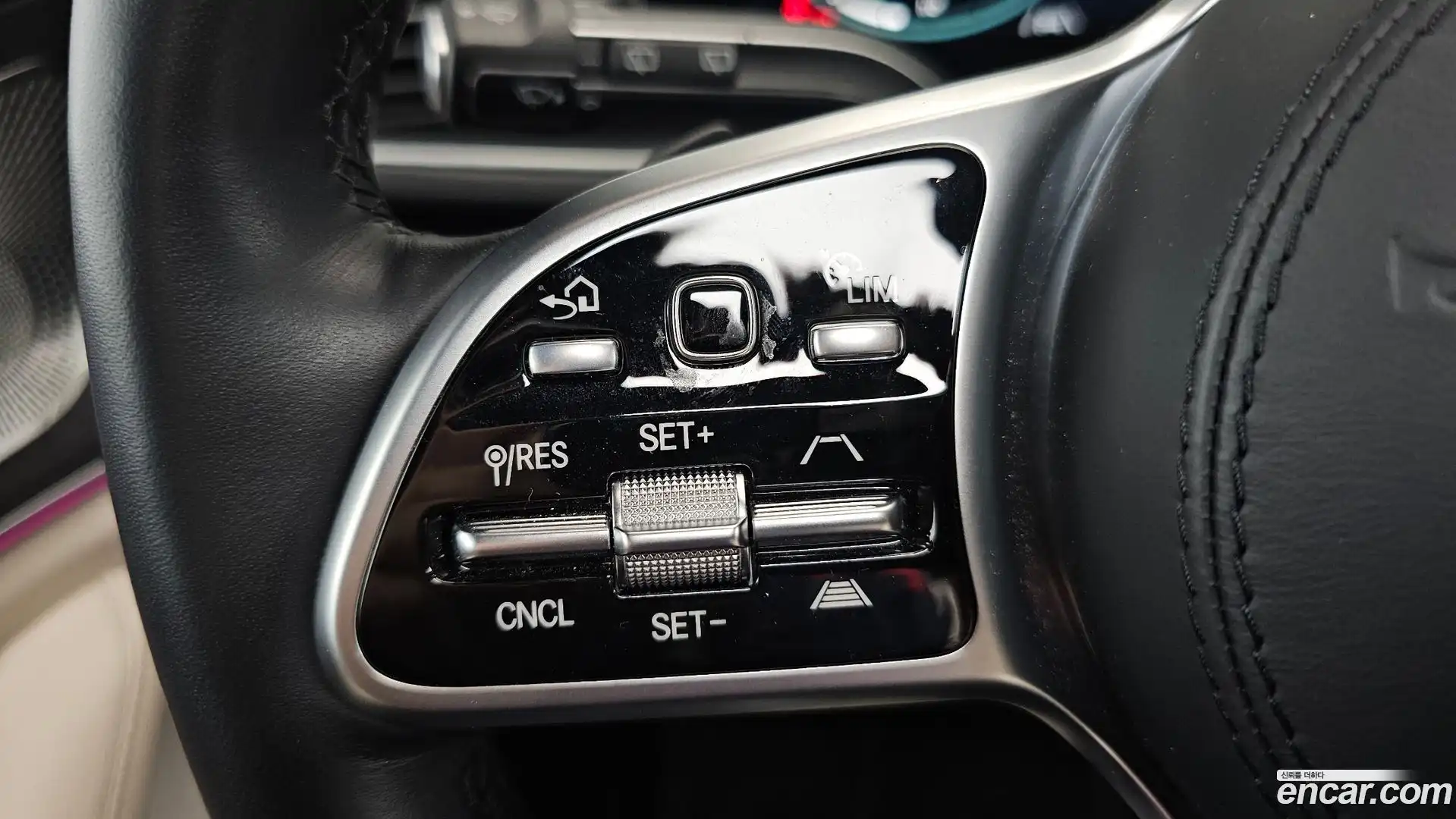 GLS-Class Mercedes-Benz 2022.4-OPTION-048