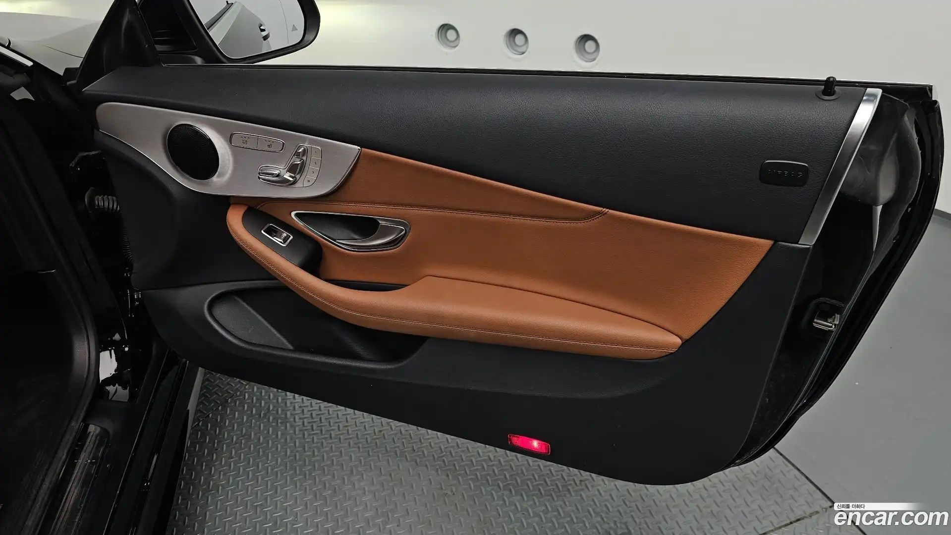 C-Class Mercedes-Benz 2020.3-INNER-035