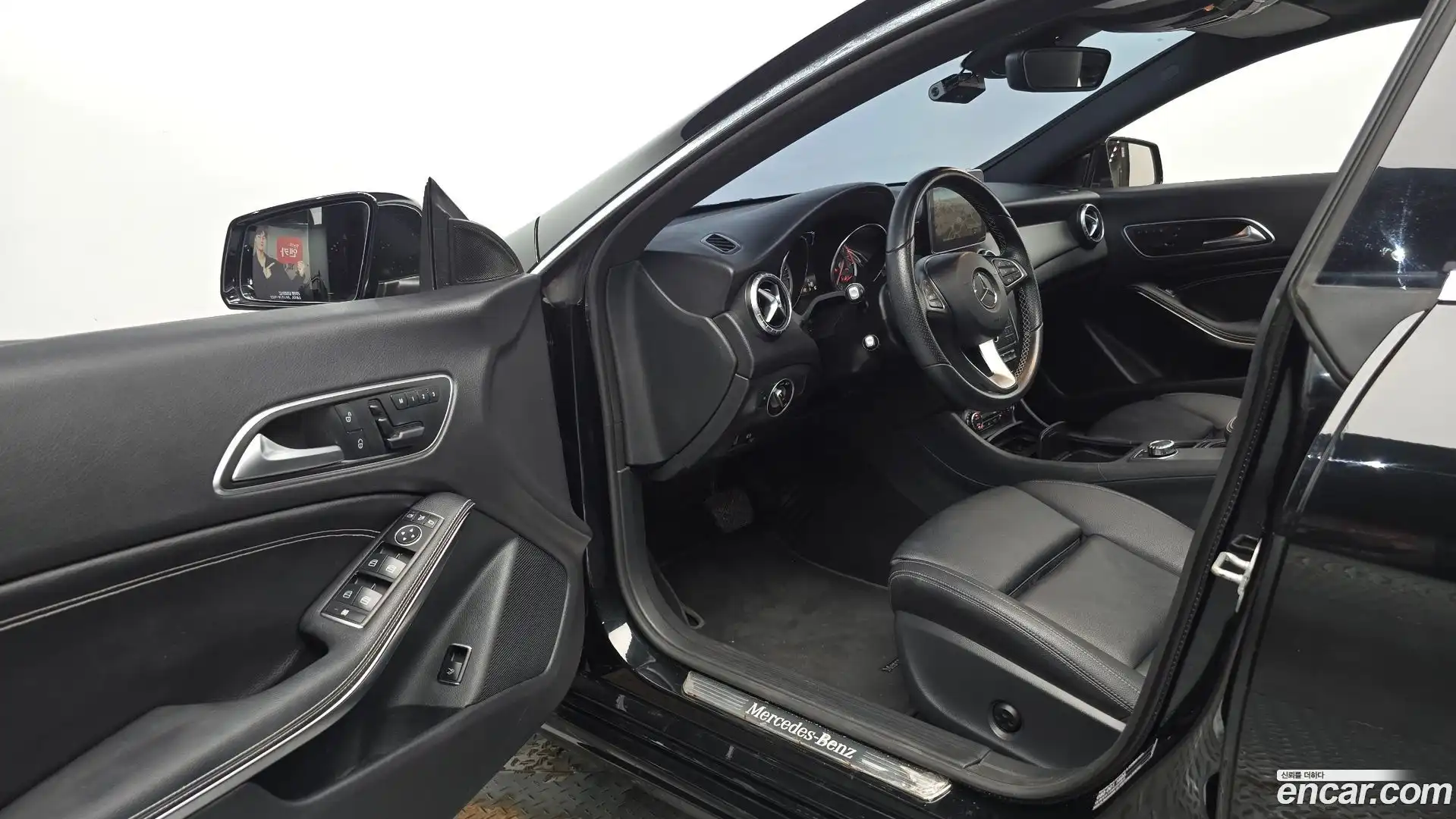 CLA-Class Mercedes-Benz 2016.3-INNER-010