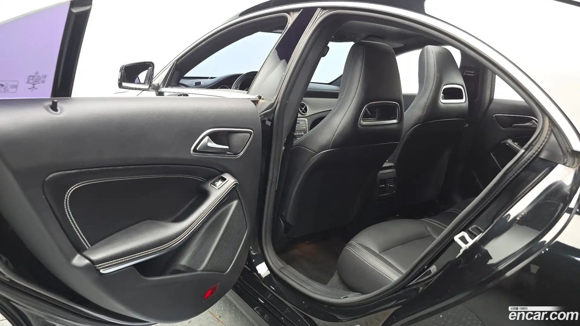 CLA-Class Mercedes-Benz 2016.3-INNER-036