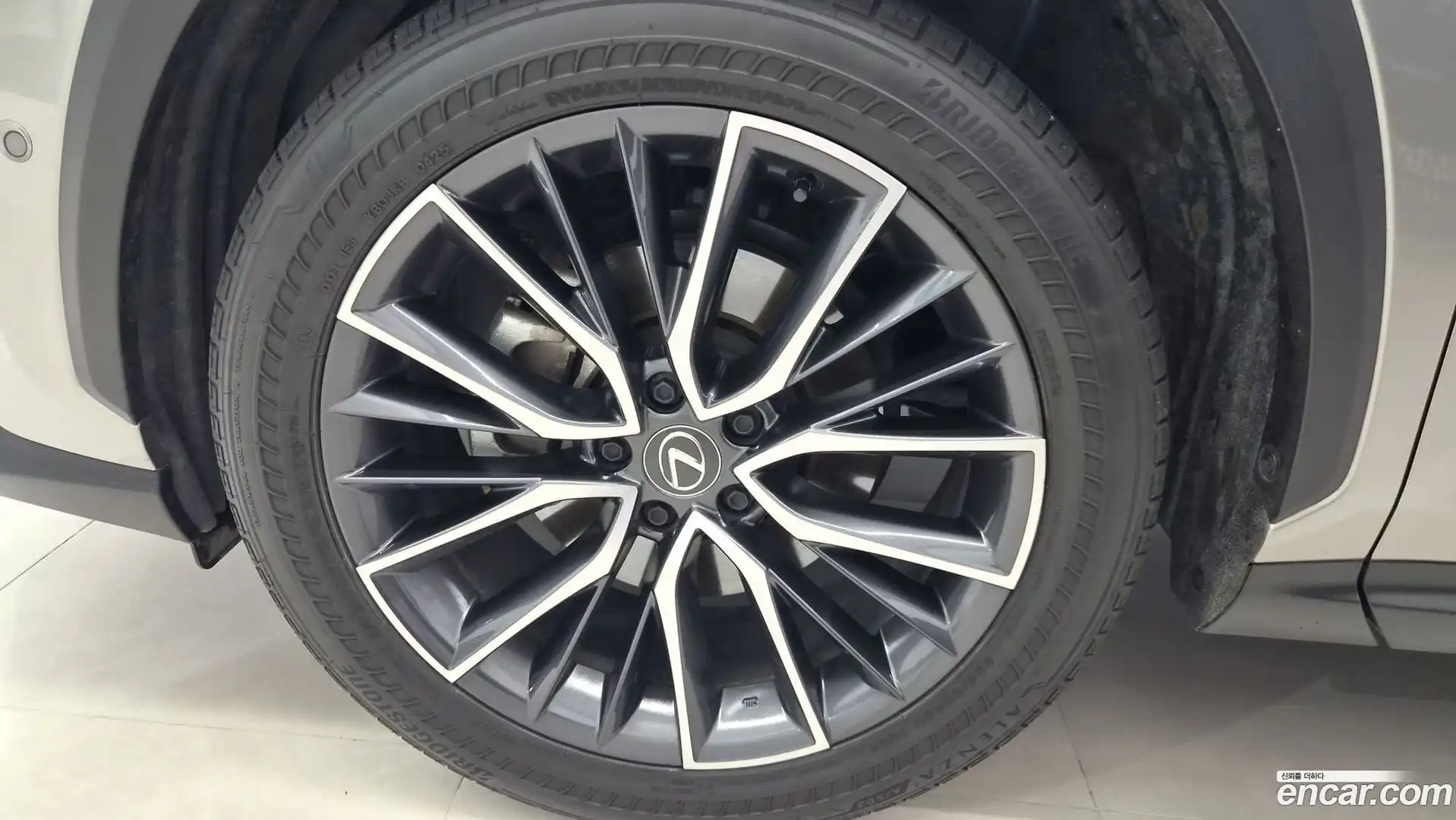 NX Lexus 2025.1-OUTER-005