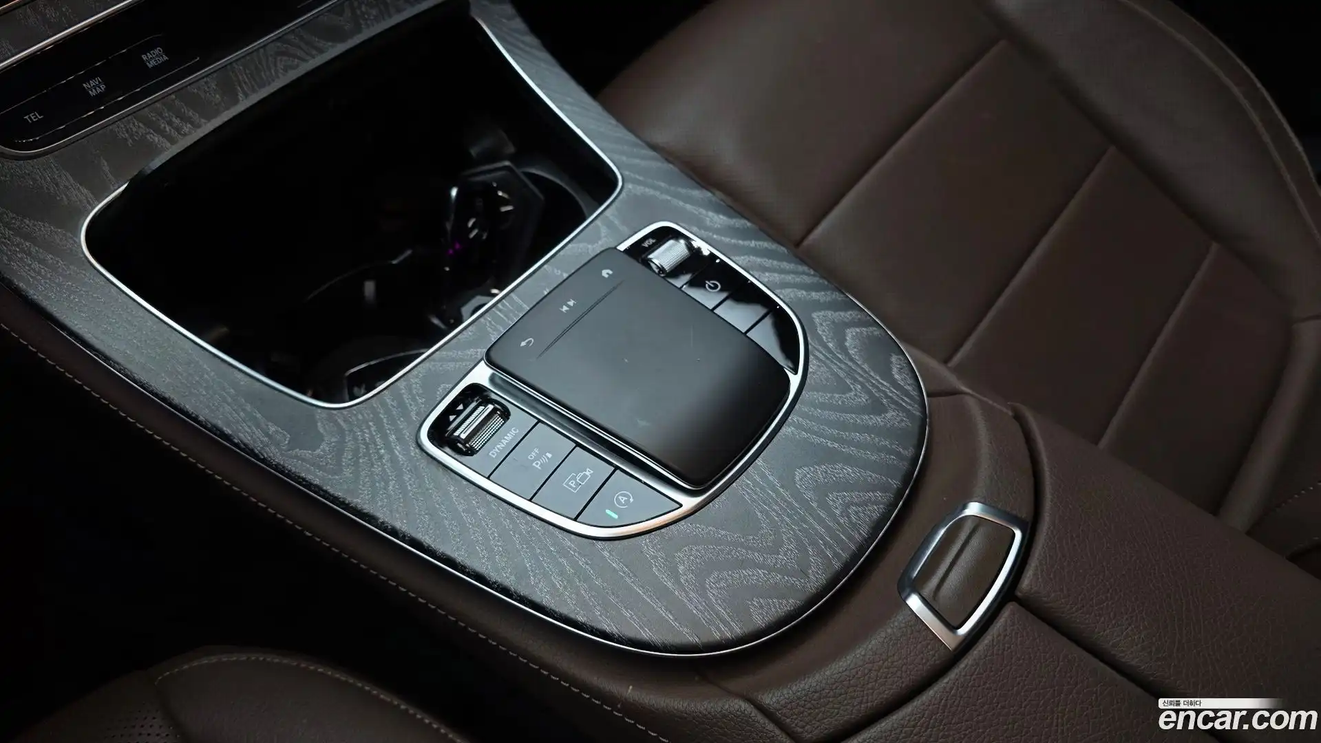 E-Class Mercedes-Benz 2022.3-OPTION-022