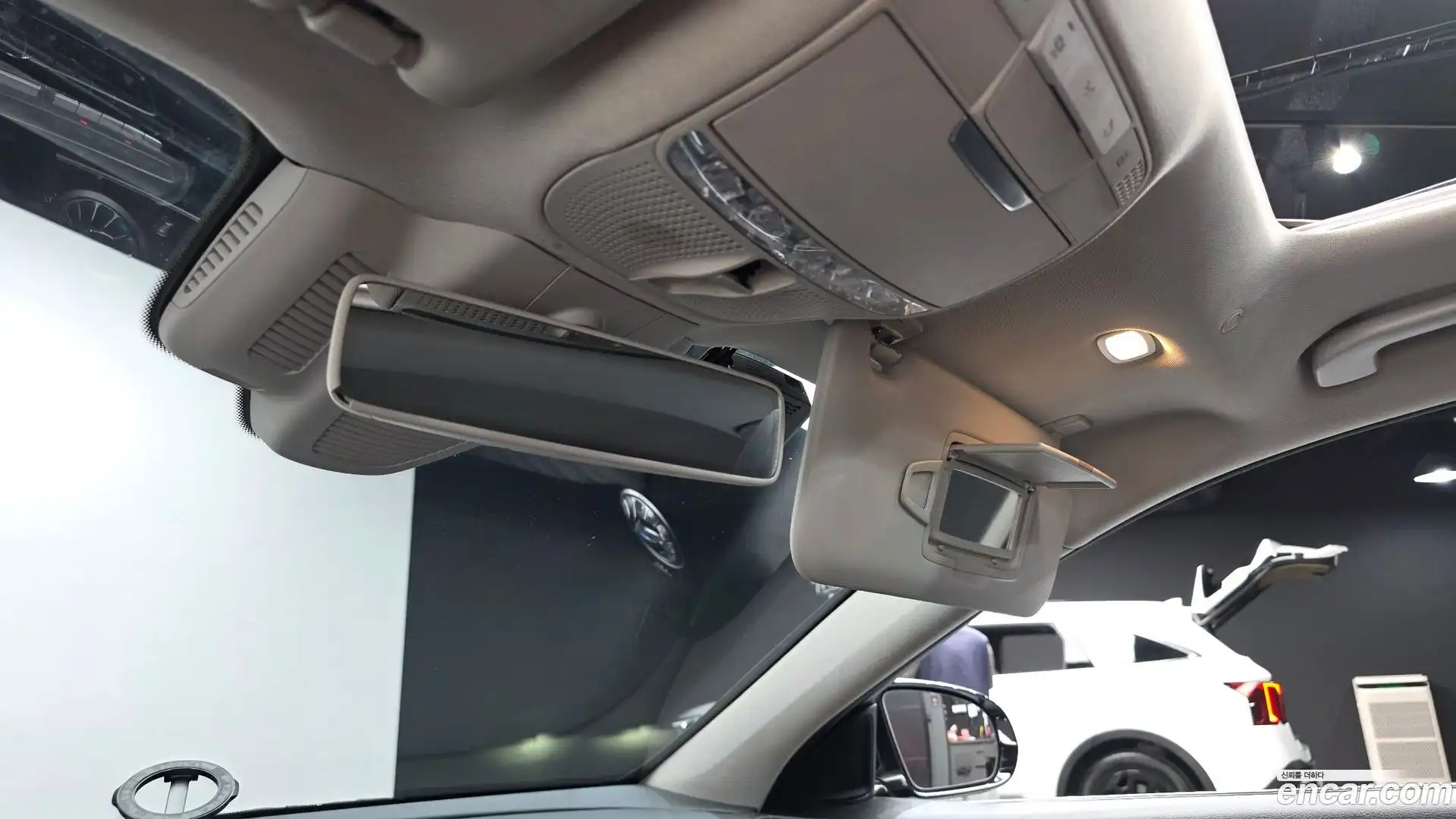 E-Class Mercedes-Benz 2017.9-OPTION-024
