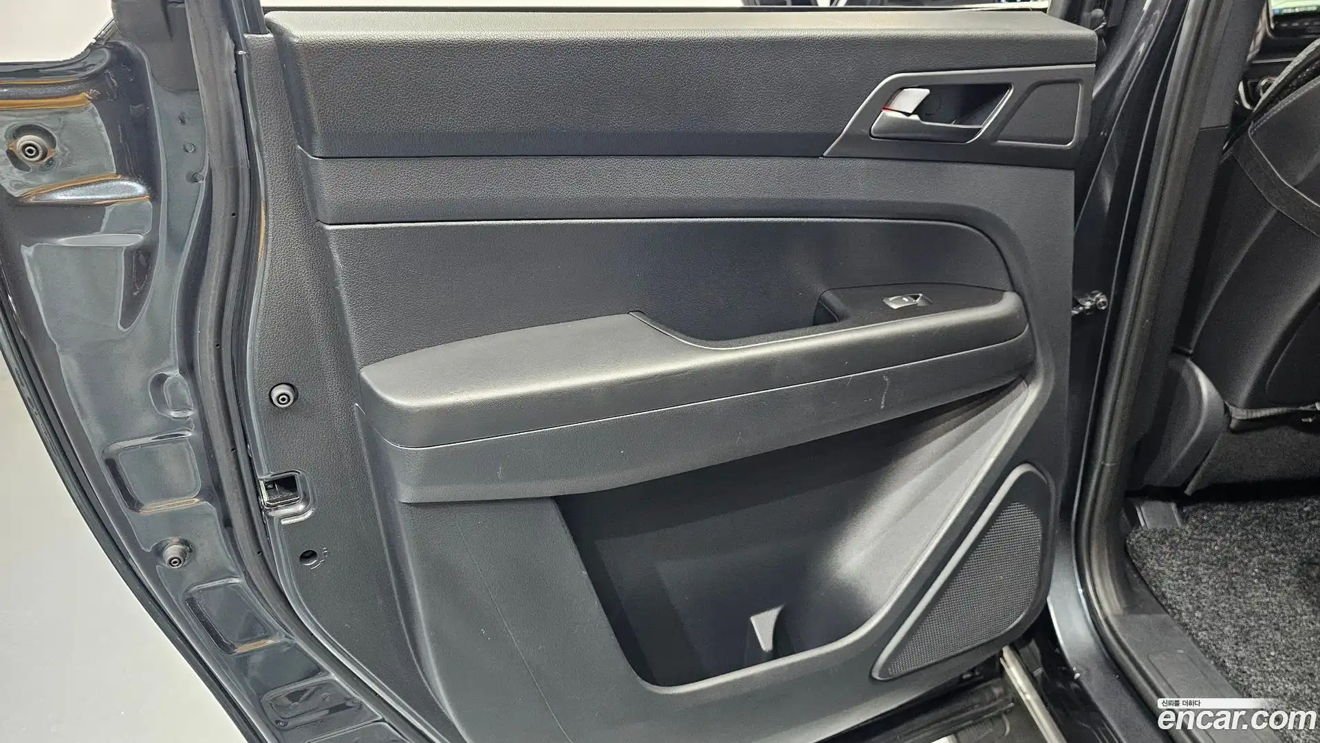 Rexton KG Mobility 2022.9-INNER-035