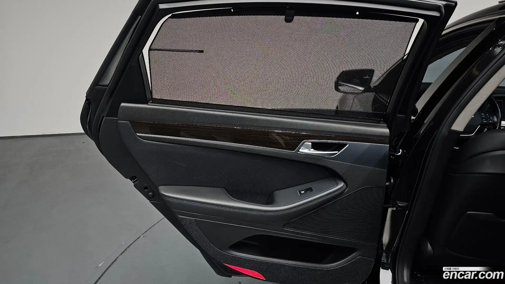 G80 Genesis 2018.3-INNER-035