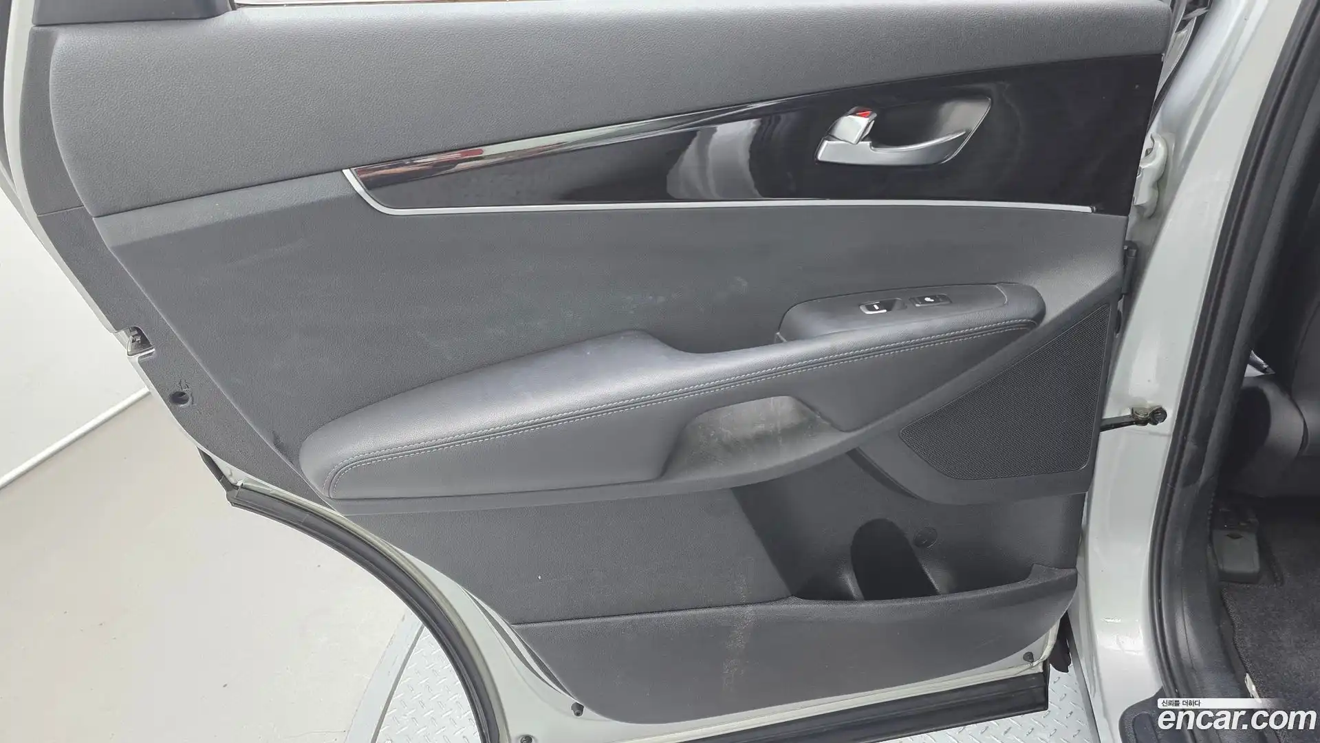 Sorento Kia 2017.9-INNER-035
