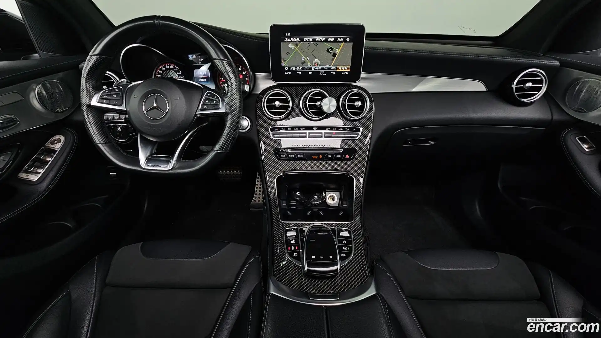 GLC-Class Mercedes-Benz 2018.11-INNER-007