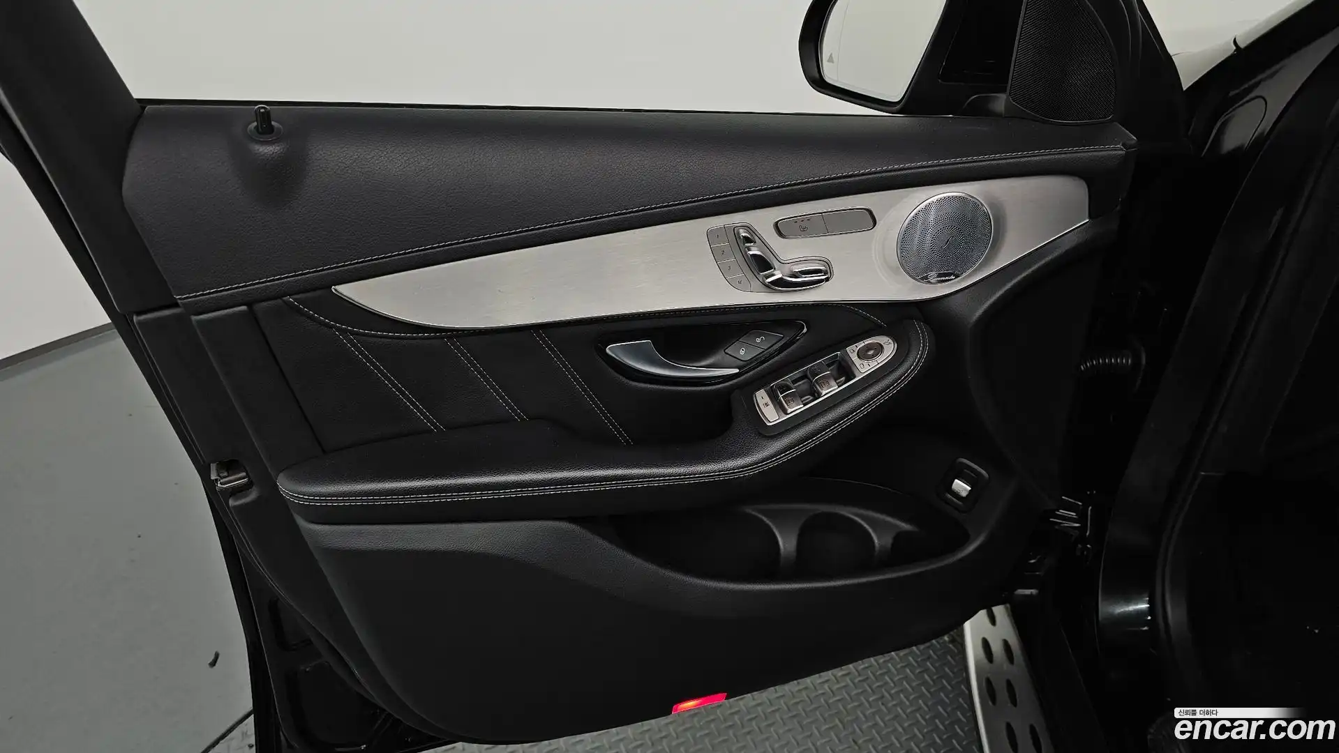 GLC-Class Mercedes-Benz 2018.11-INNER-034