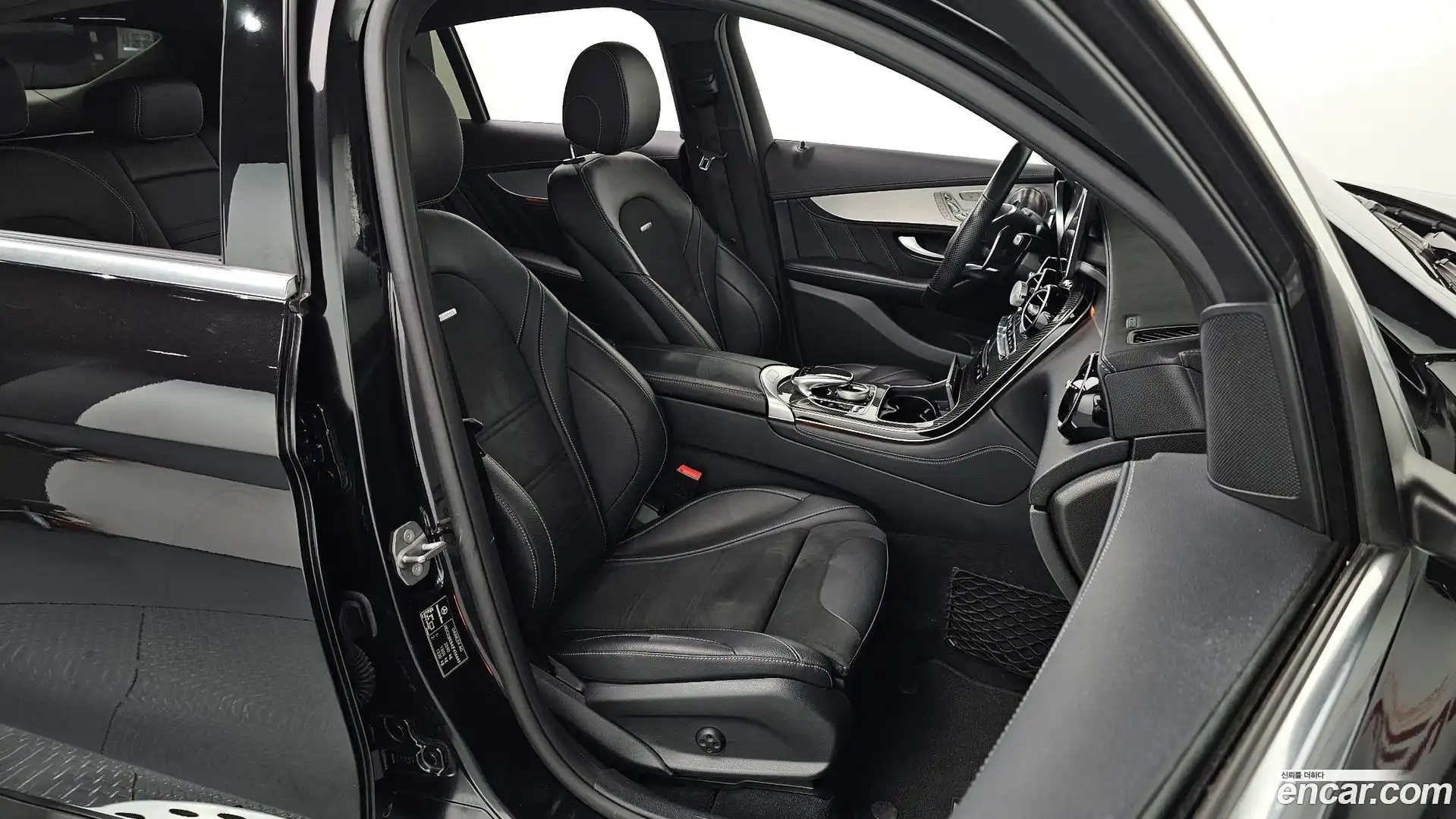 GLC-Class Mercedes-Benz 2018.11-INNER-036