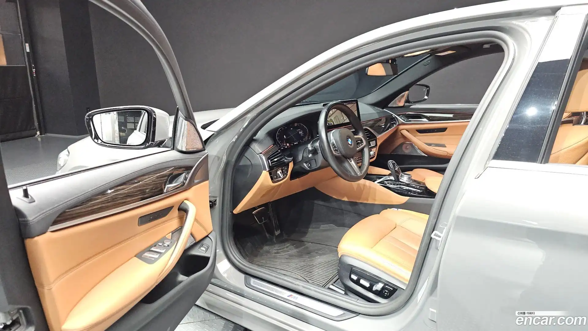 5-Series BMW 2021.4-INNER-010