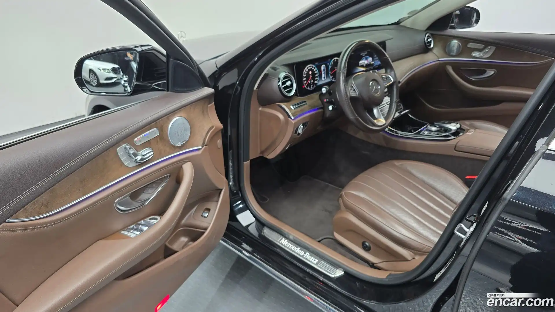 E-Class Mercedes-Benz 2017.11-INNER-010