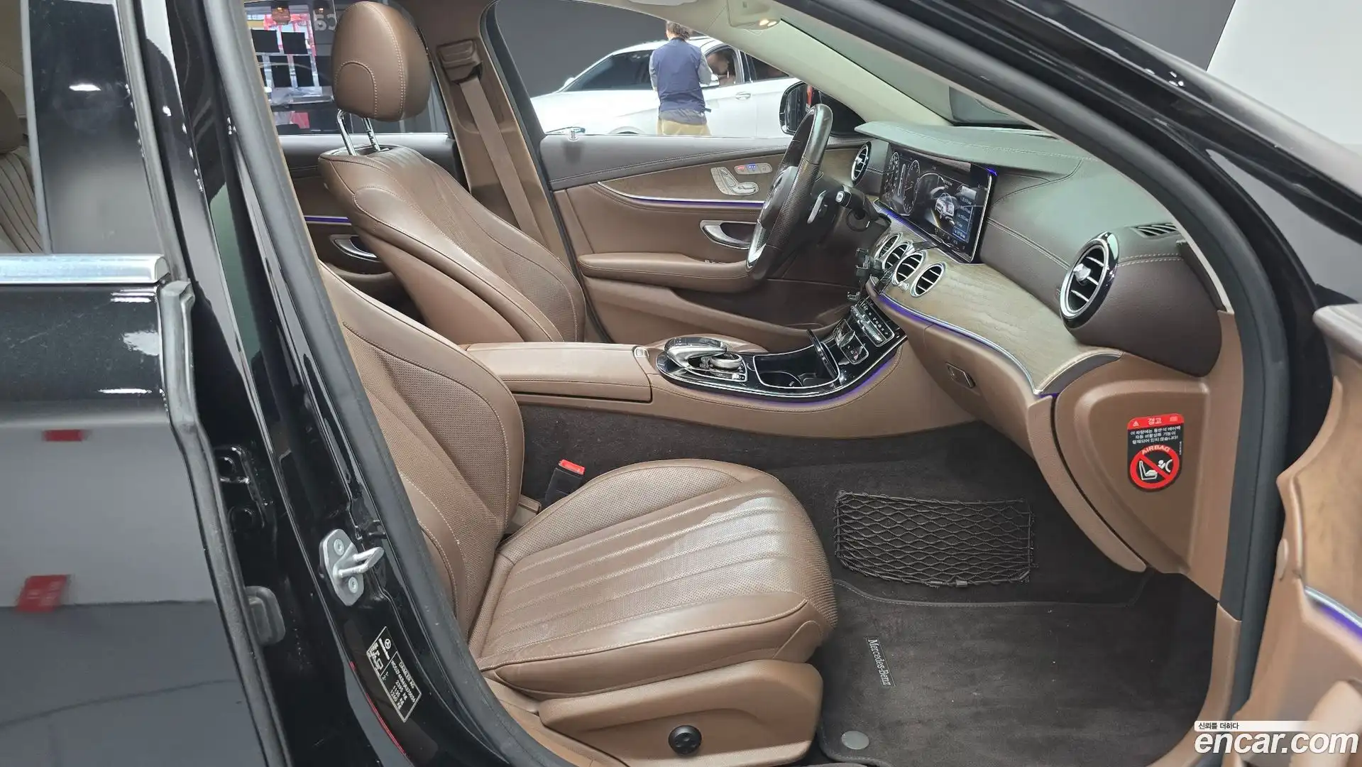 E-Class Mercedes-Benz 2017.11-OPTION-015