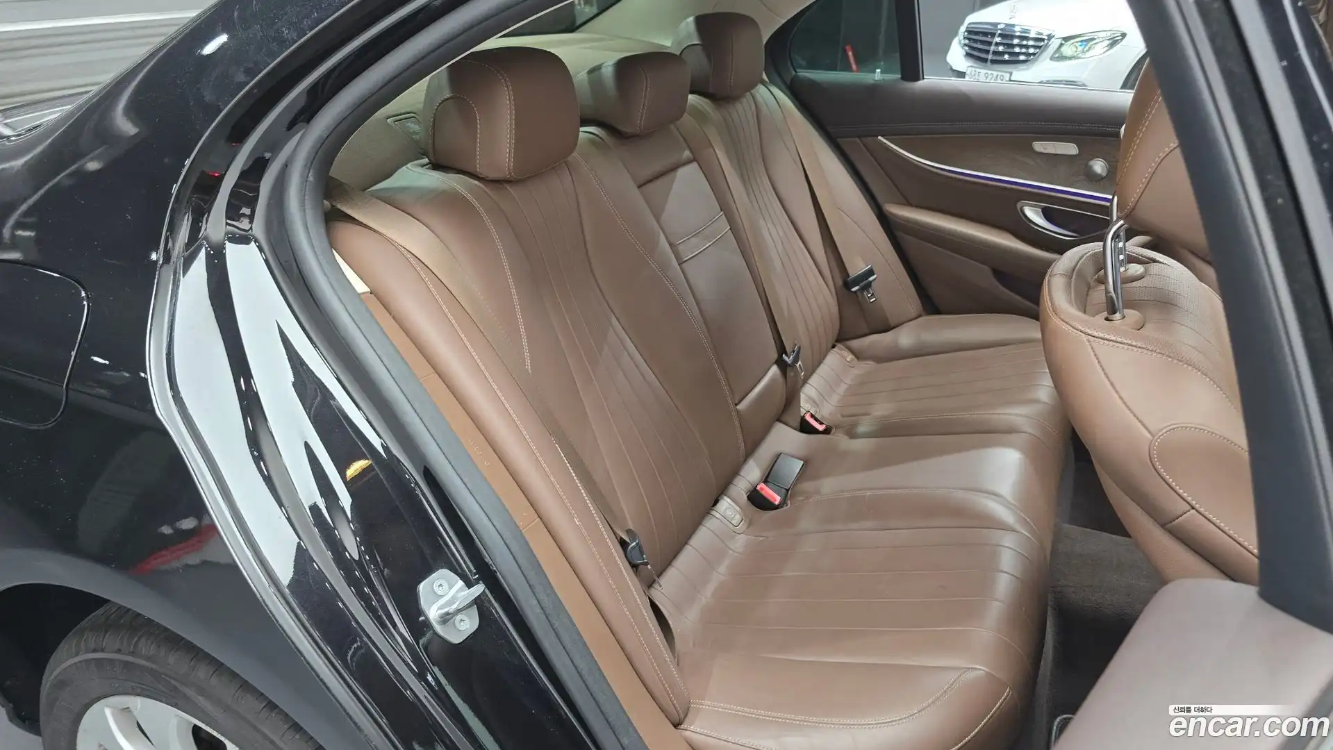 E-Class Mercedes-Benz 2017.11-OPTION-016