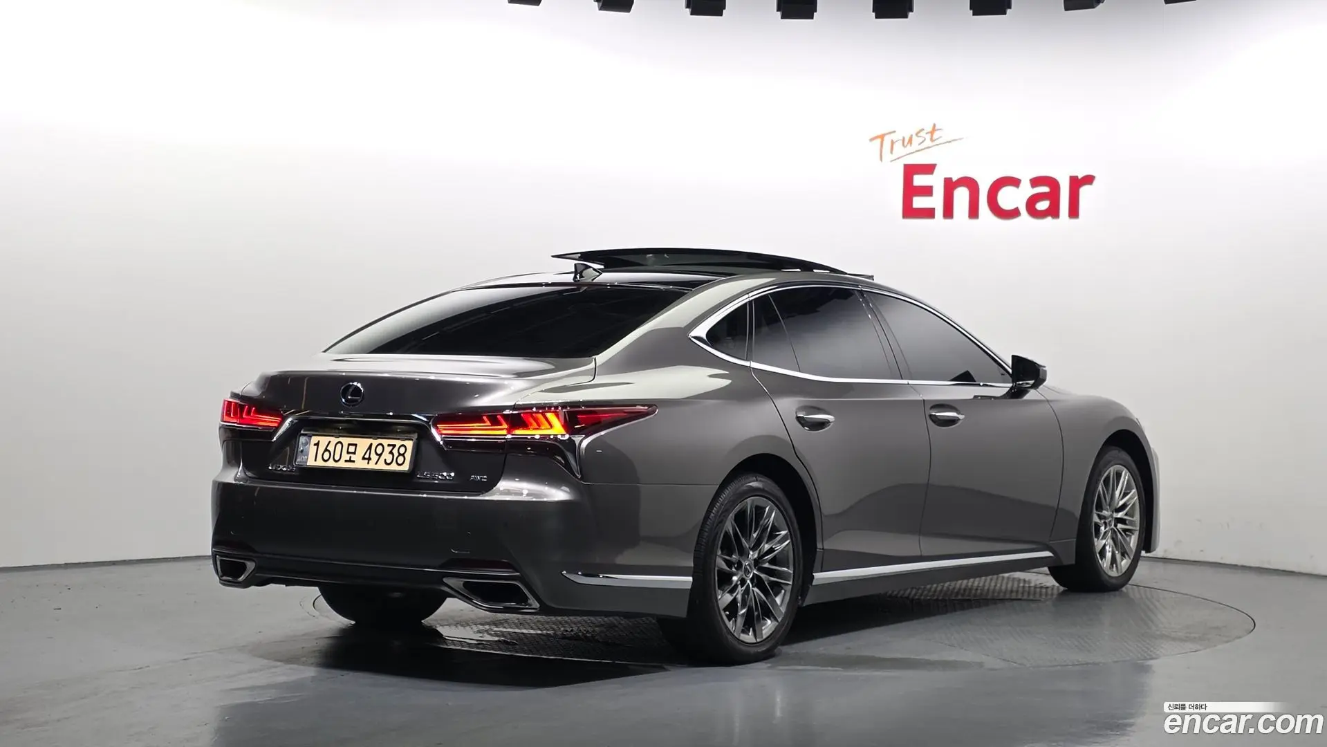 Main__Slider__Photo:LS Lexus 2019.4-1