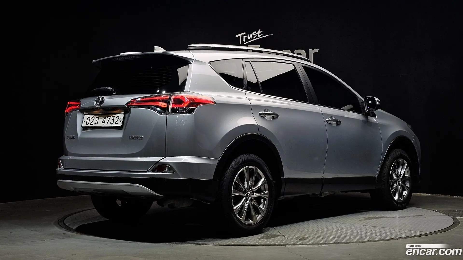 Main__Slider__Photo:RAV4 Toyota 2018.11-1