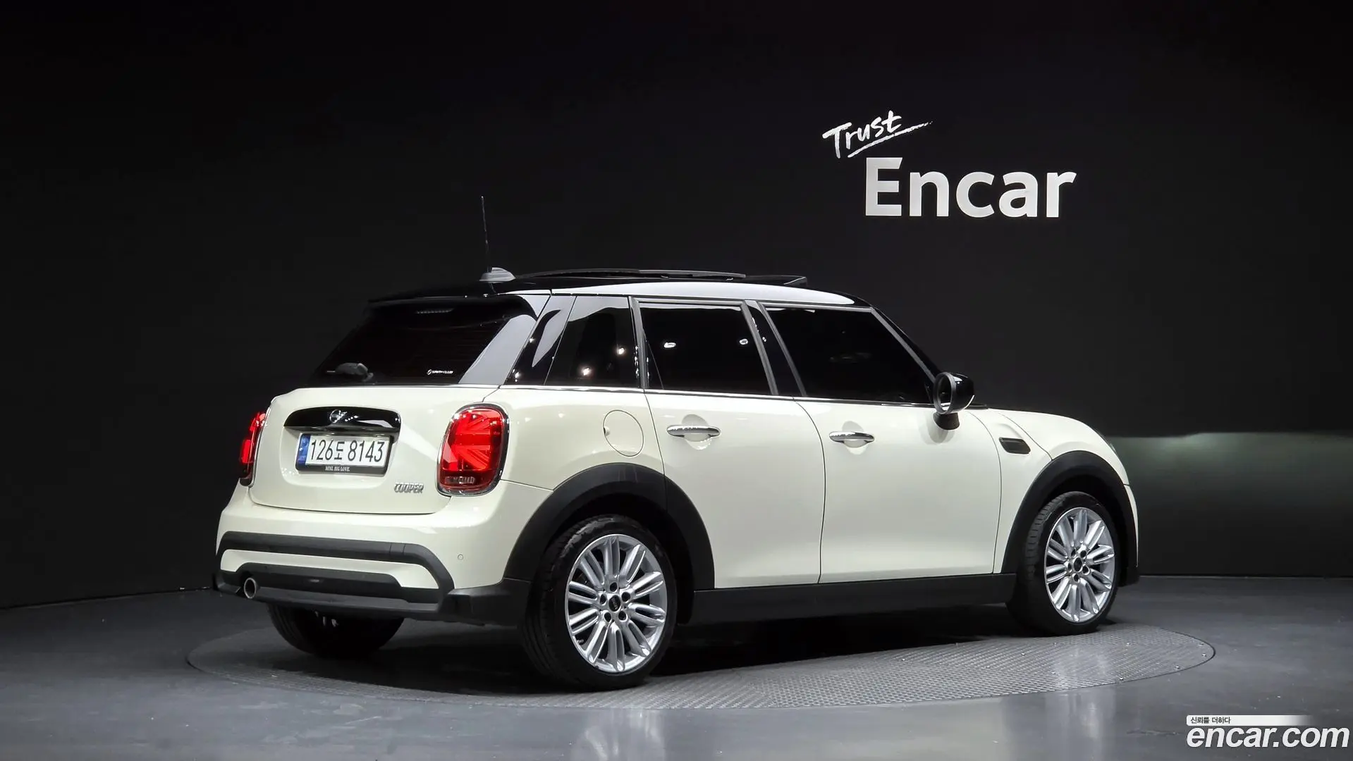 Main__Slider__Photo:Cooper Mini 2022.1-1
