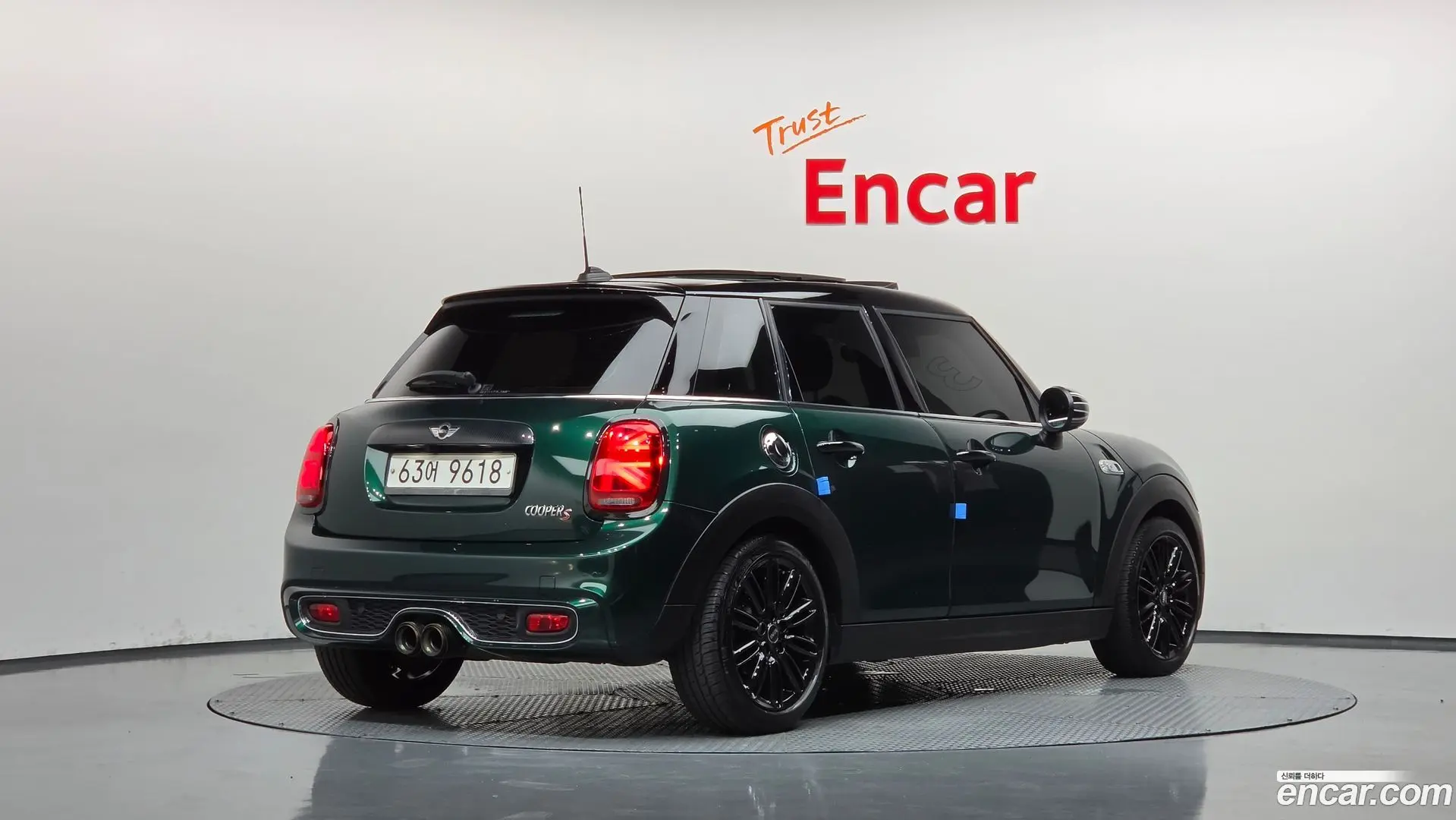 Main__Slider__Photo:Cooper Mini 2015.0-1