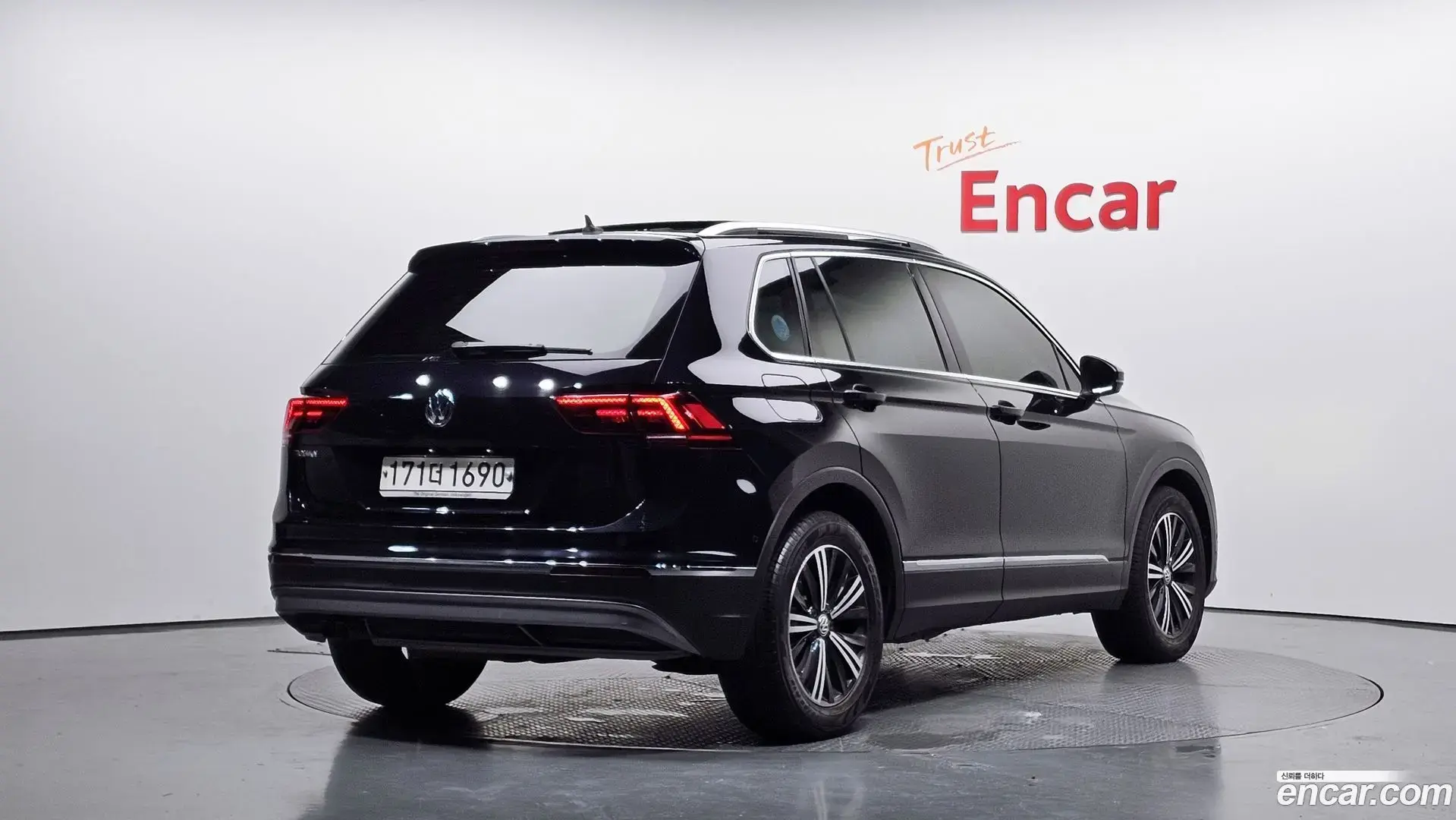 Main__Slider__Photo:Tiguan Volkswagen 2019.10-1