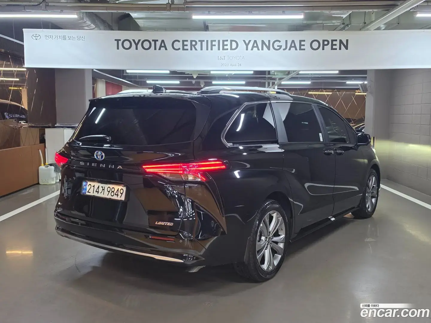 Main__Slider__Photo:Sienna Toyota 2025.2-1