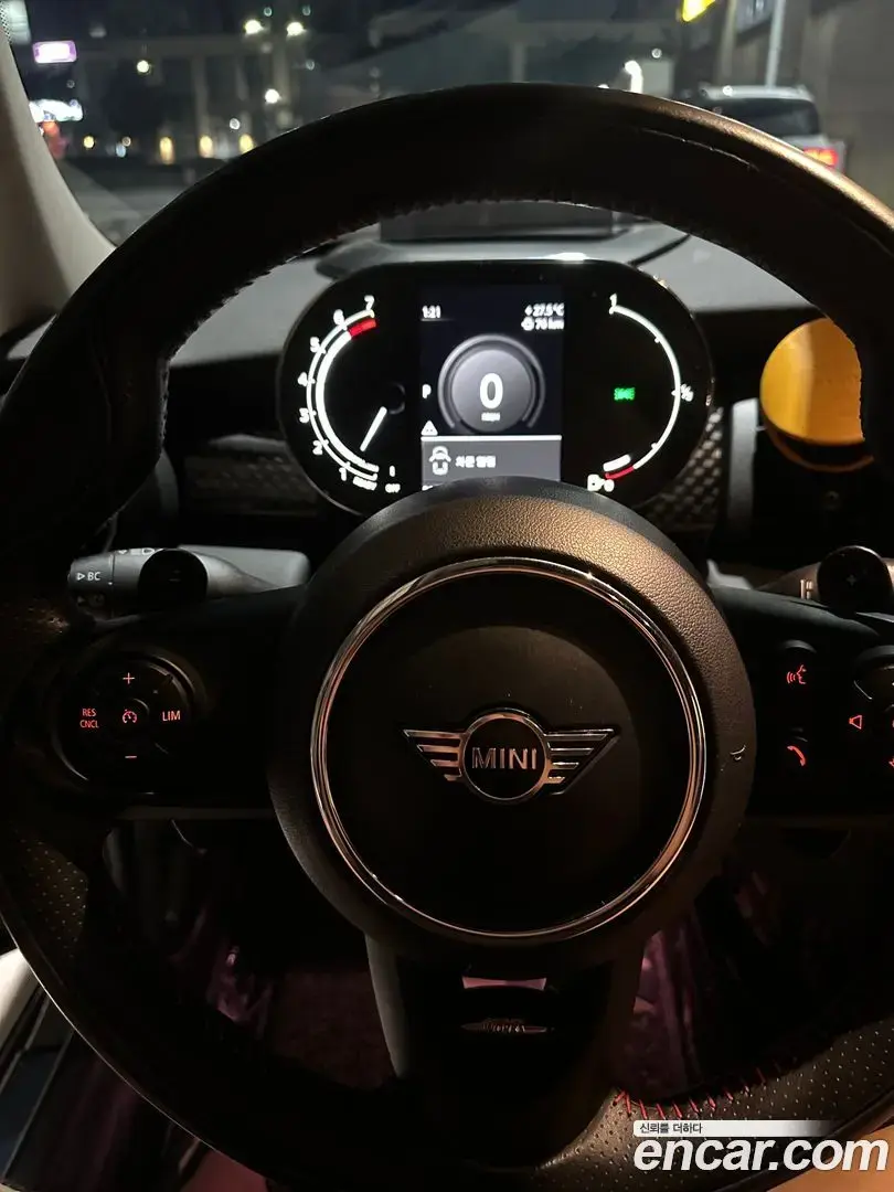Main__Slider__Photo:Cooper Mini 2021.1-1