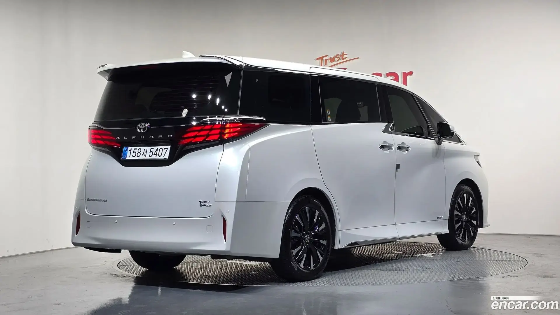 Main__Slider__Photo:Alphard Toyota 2025.7-1