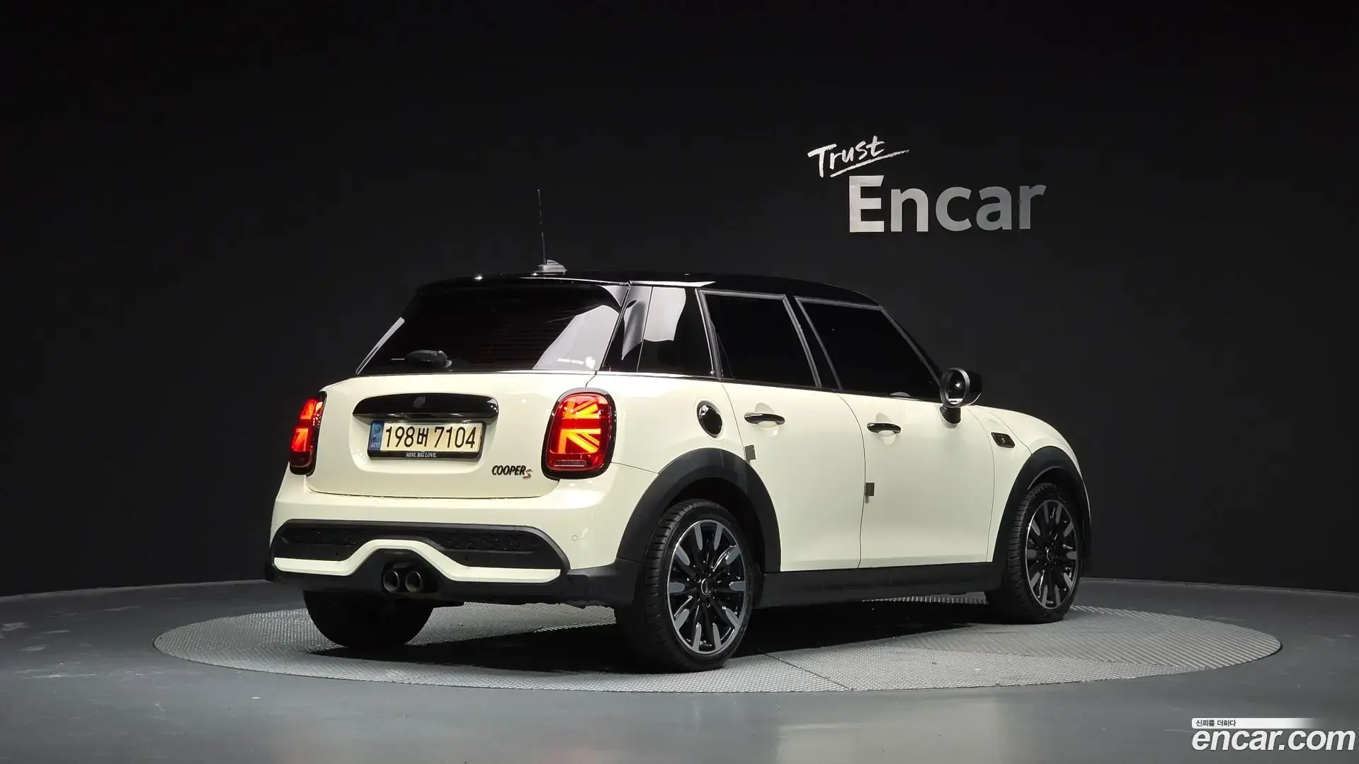 Main__Slider__Photo:Cooper Mini 2021.6-1