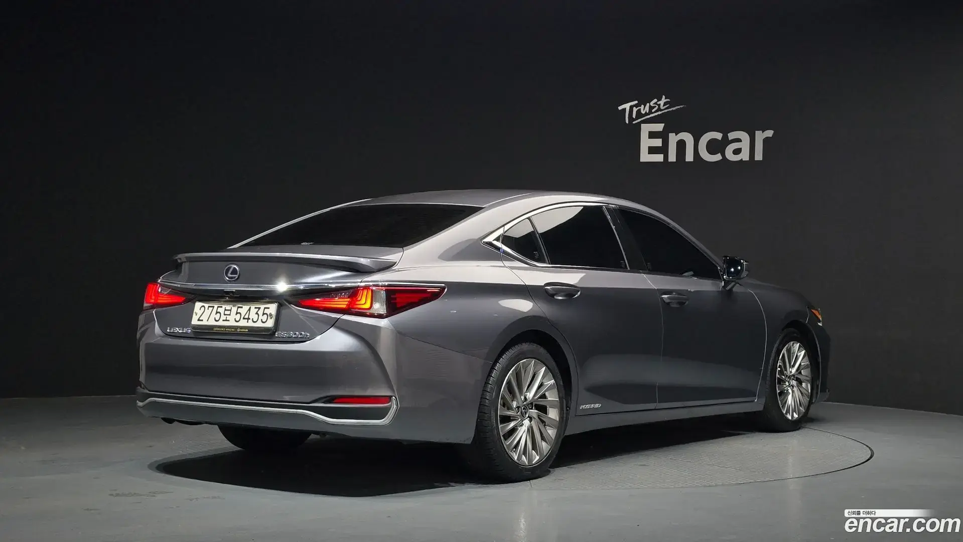 Main__Slider__Photo:ES Lexus 2019.5-1