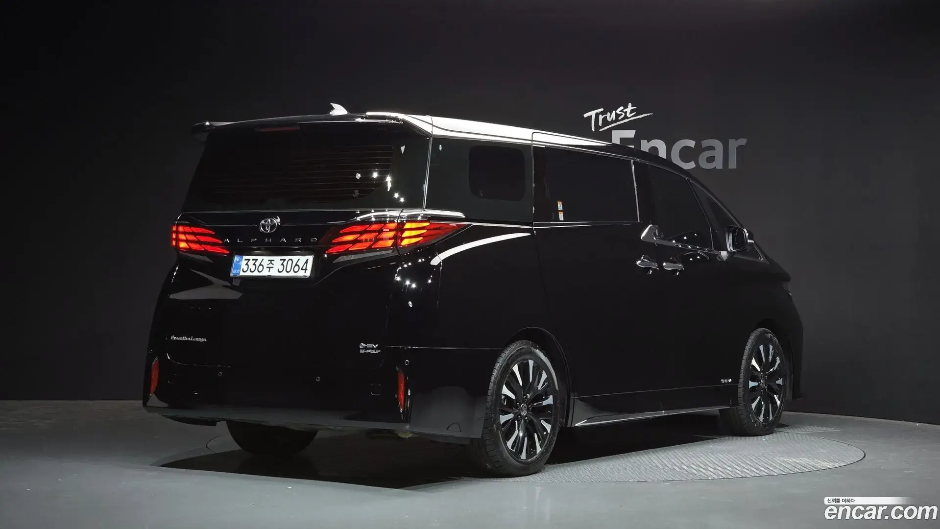 Main__Slider__Photo:Alphard Toyota 2025.3-1