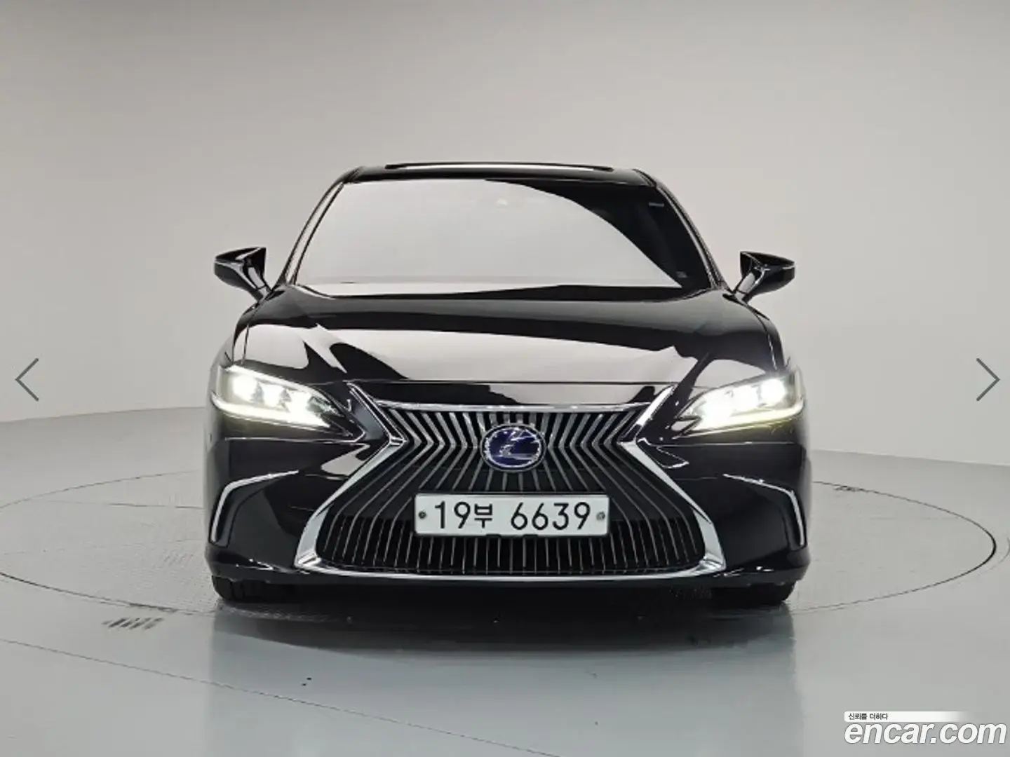 Main__Slider__Photo:ES Lexus 2019.0-1