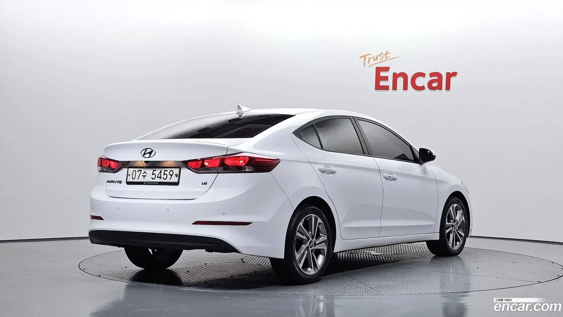 Main__Slider__Photo:AVANTE Hyundai 2017.5-1