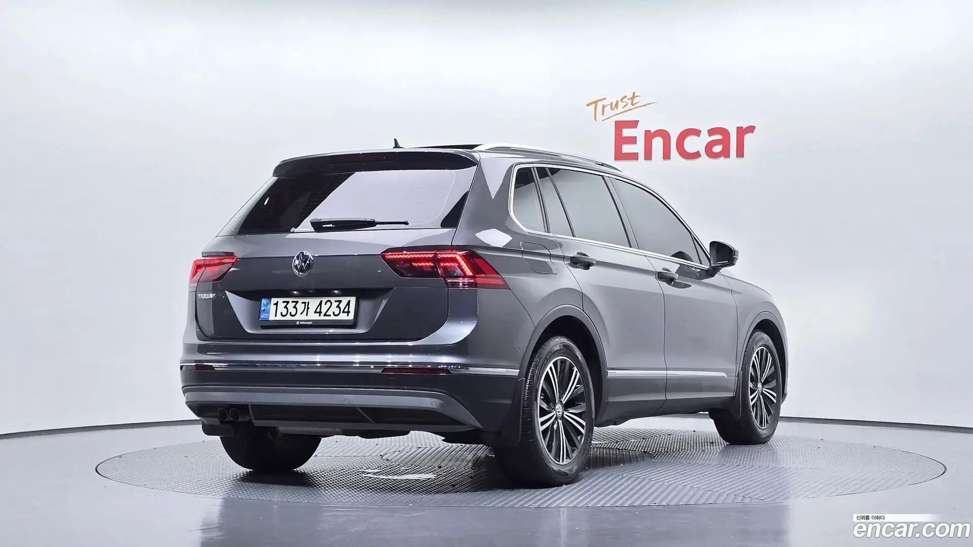 Main__Slider__Photo:Tiguan Volkswagen 2020.10-1