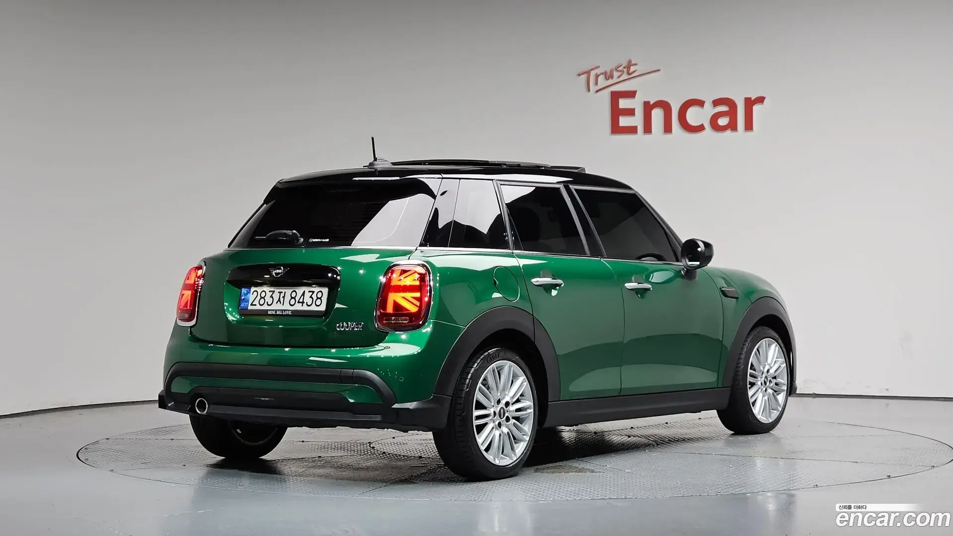 Main__Slider__Photo:Cooper Mini 2022.1-1