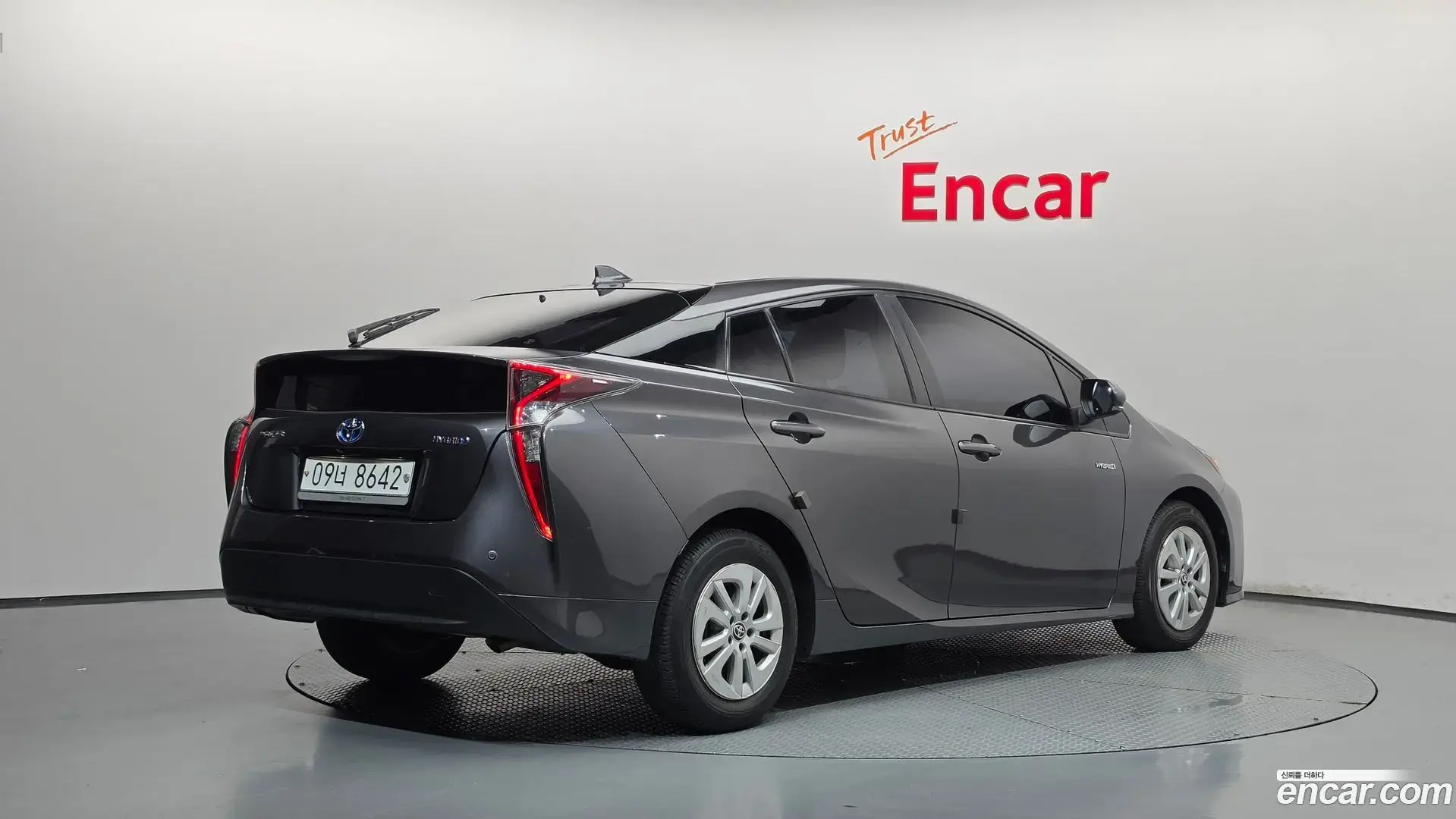 Main__Slider__Photo:Prius Toyota 2018.2-1