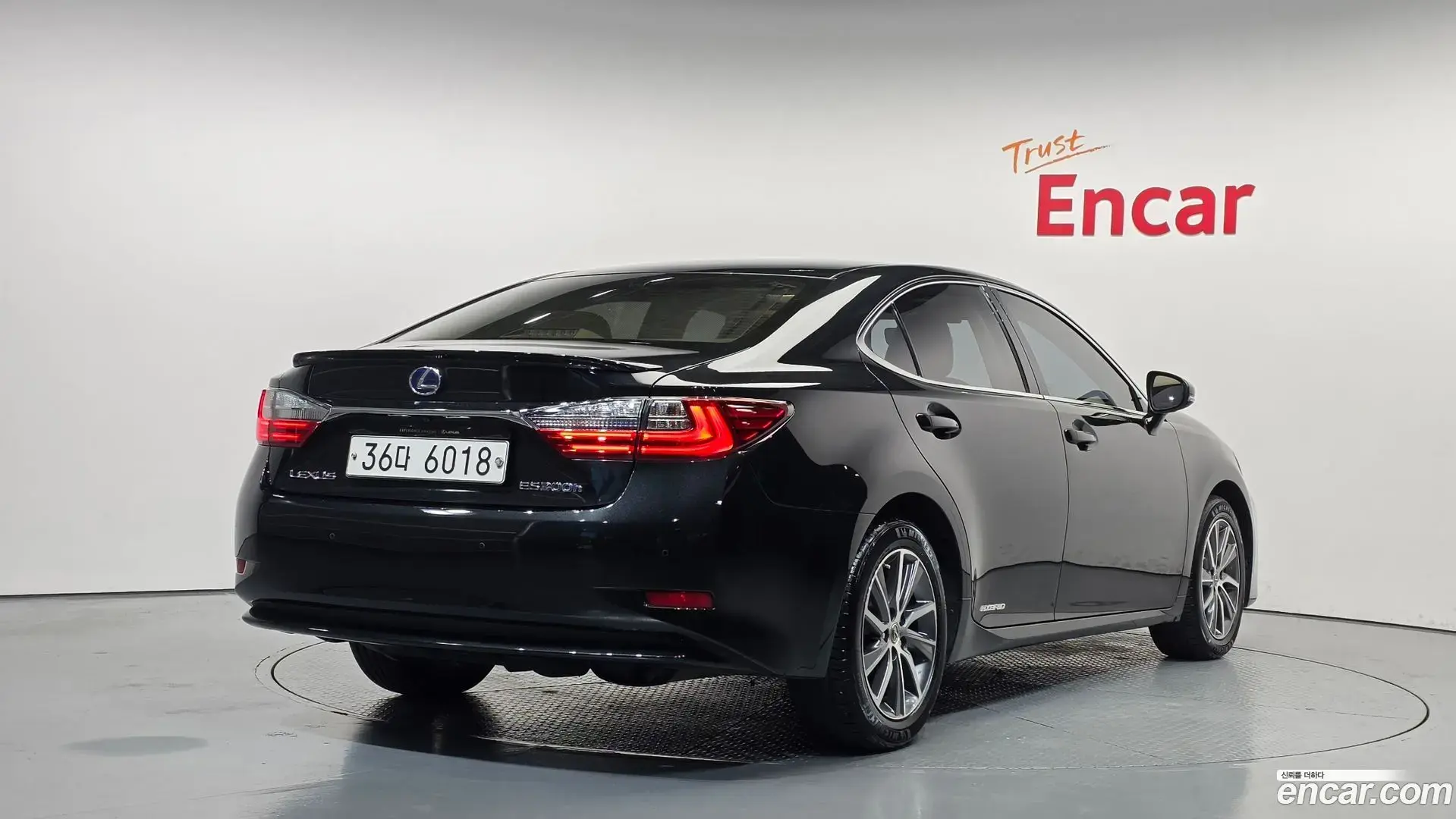 Main__Slider__Photo:ES Lexus 2018.0-1