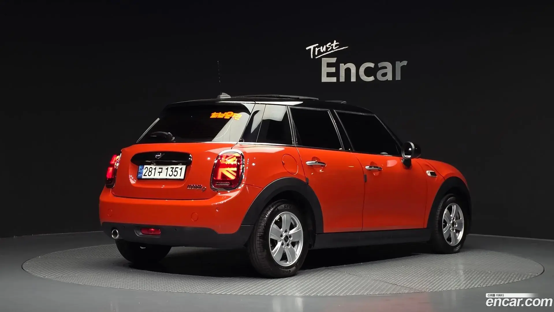 Main__Slider__Photo:Cooper Mini 2019.1-1