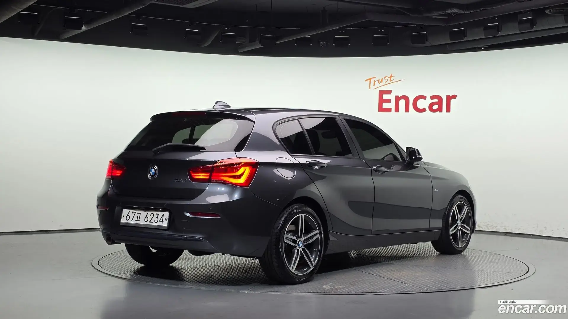 Main__Slider__Photo:1-Series BMW 2017.7-1