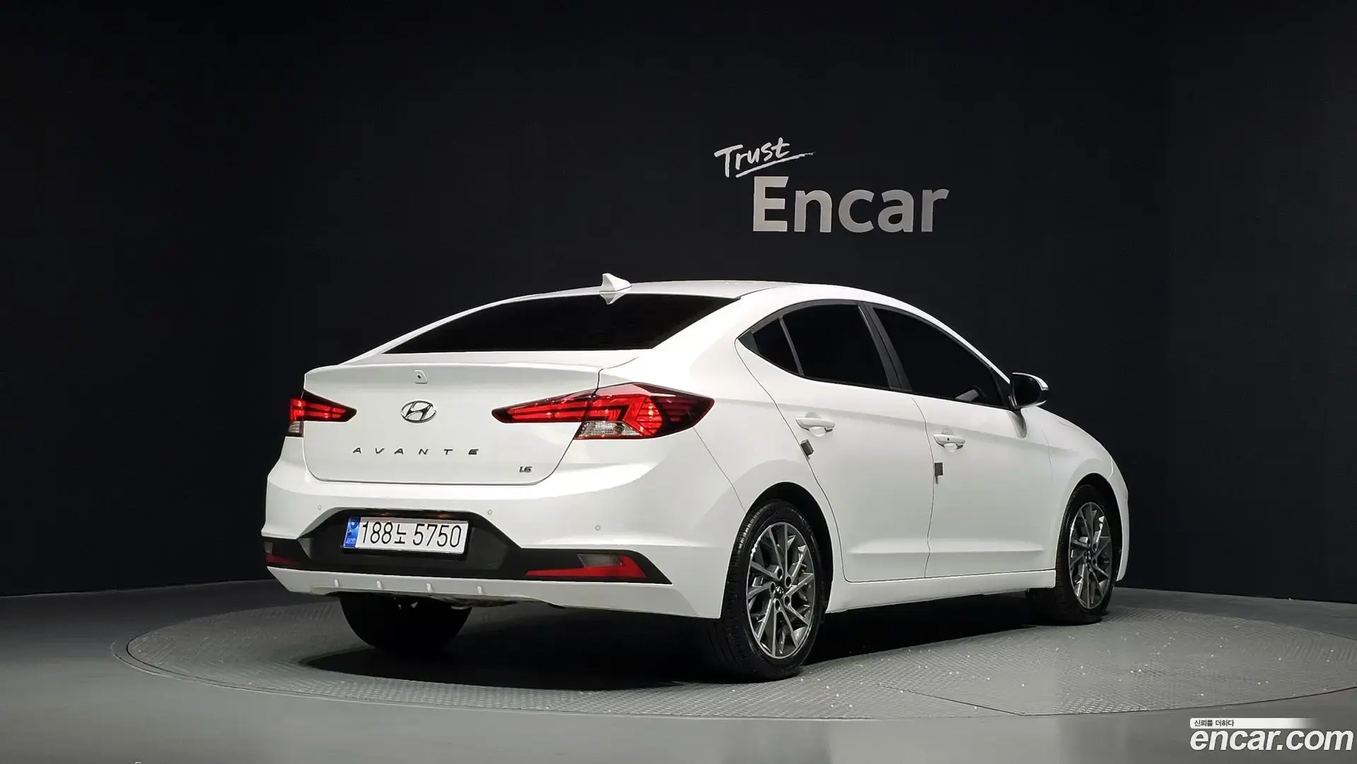 Main__Slider__Photo:AVANTE Hyundai 2019.10-1