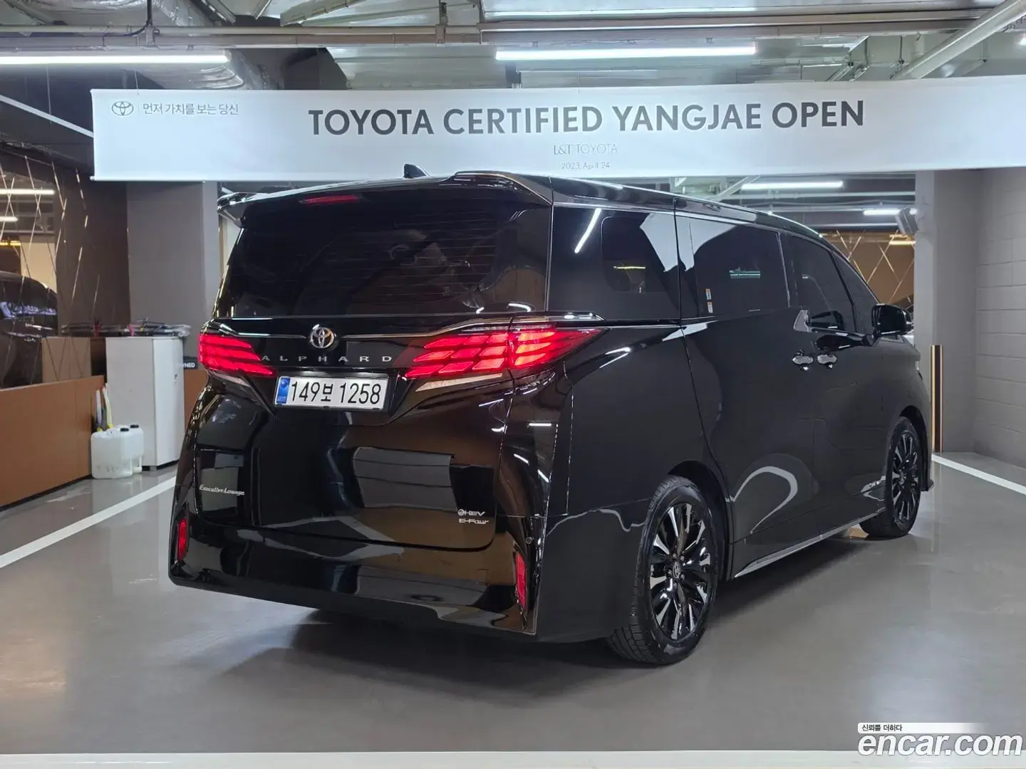 Main__Slider__Photo:Alphard Toyota 2025.3-1