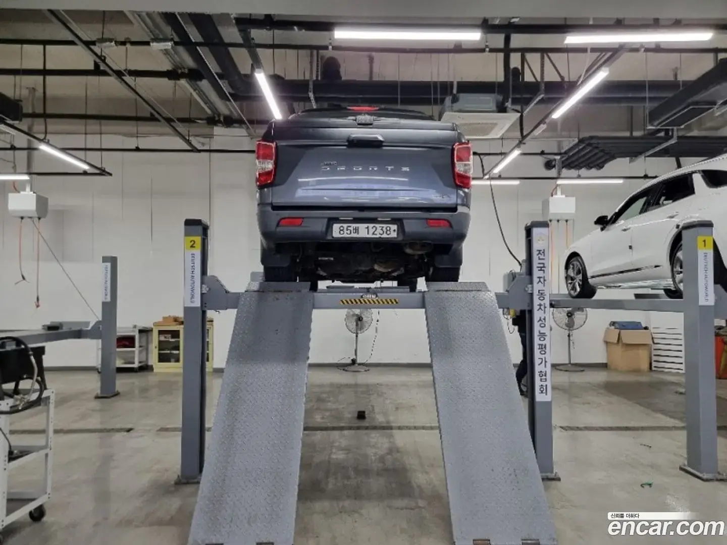 Main__Slider__Photo:Rexton KG Mobility 2018.2-1