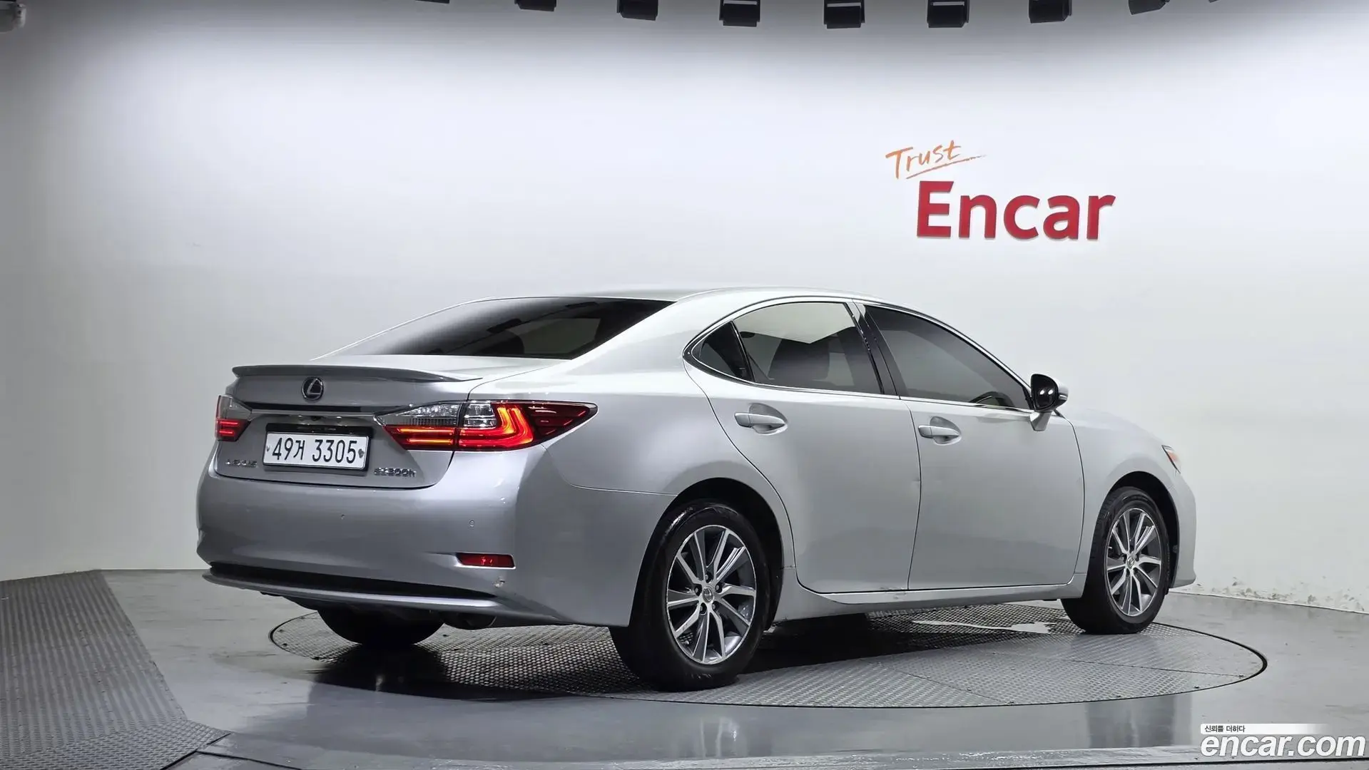 Main__Slider__Photo:ES Lexus 2017.7-1