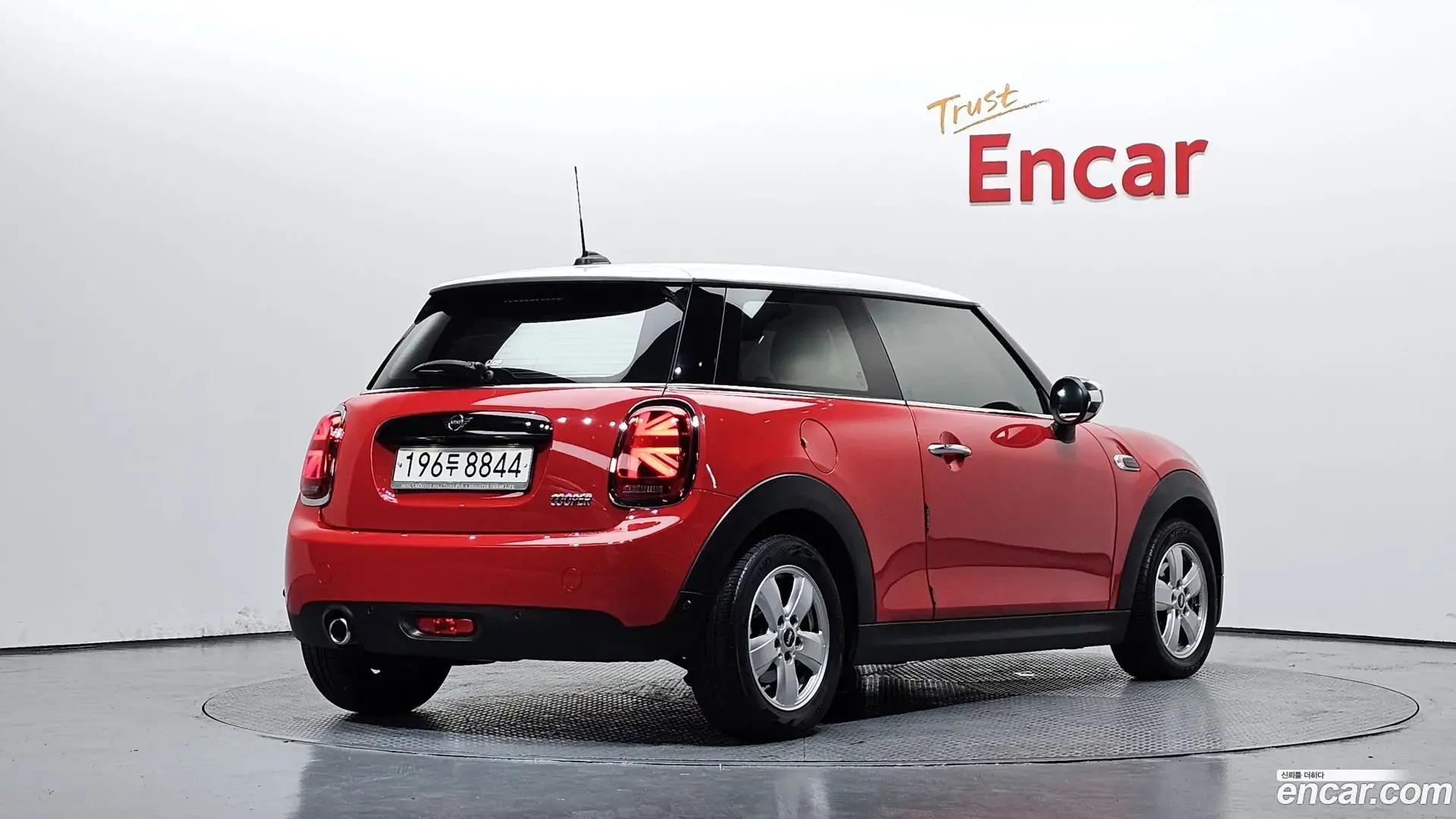 Main__Slider__Photo:Cooper Mini 2020.4-1