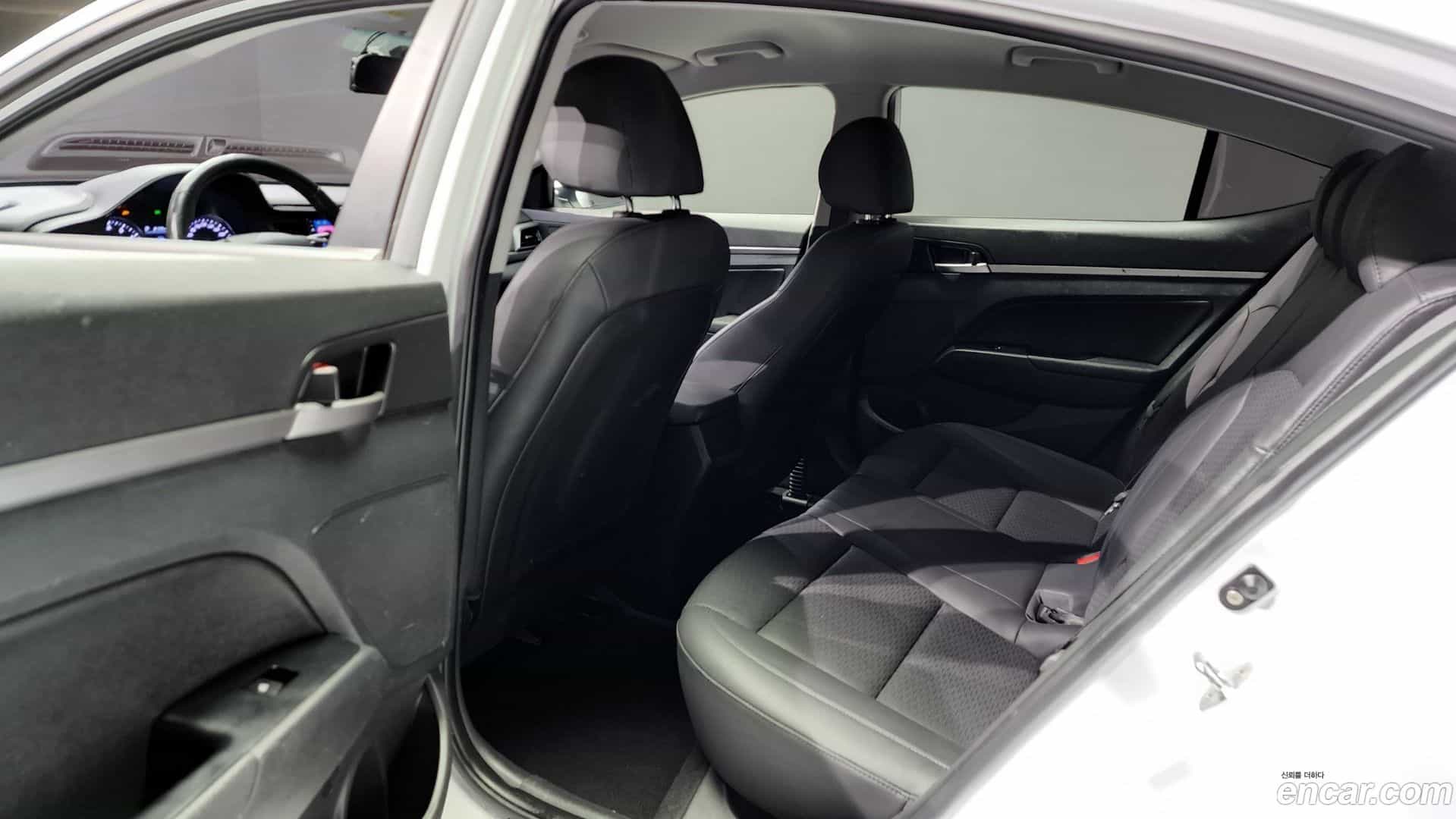 AVANTE Hyundai 2019.1-OPTION-017
