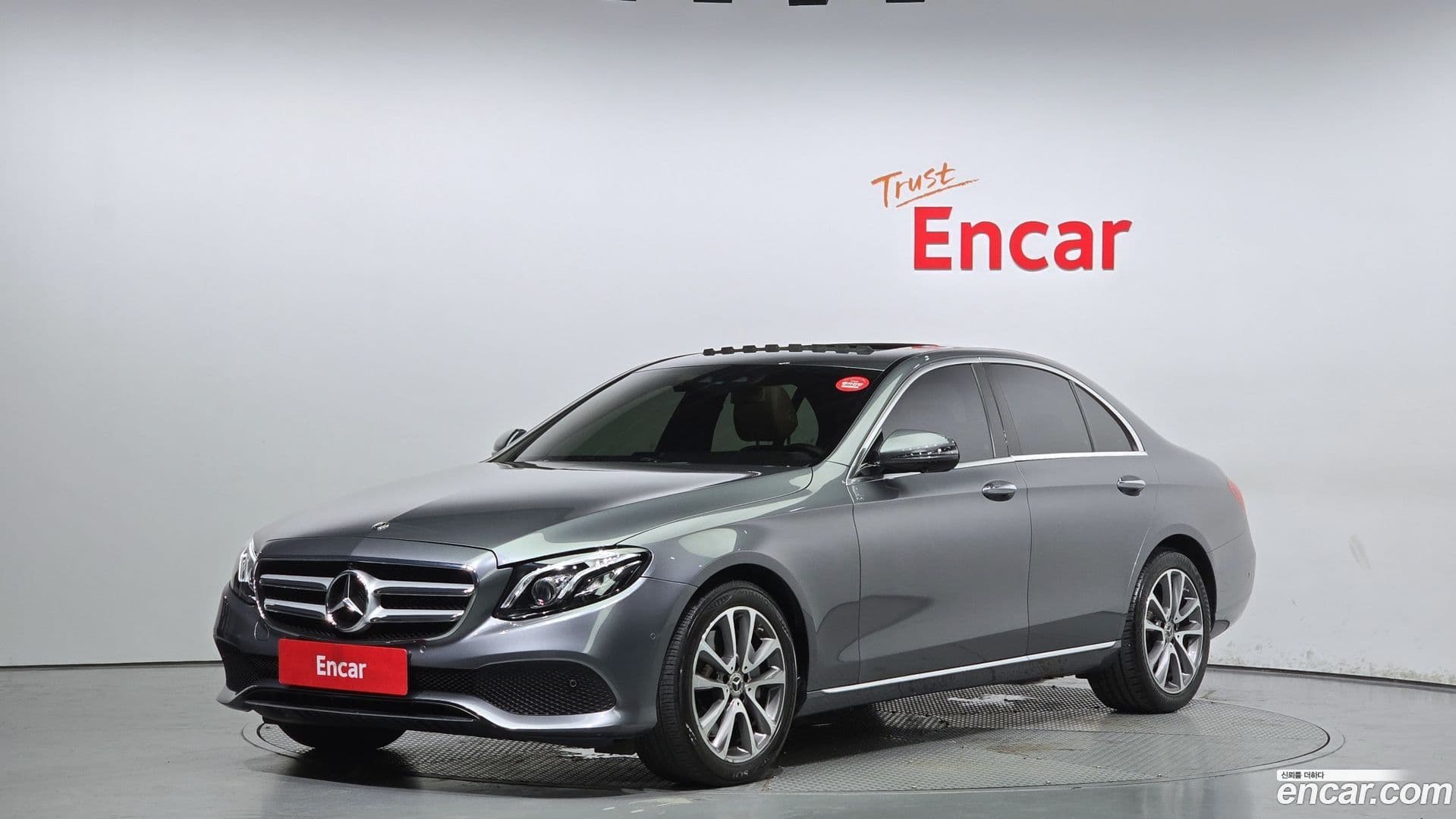 Main__Slider__Photo:E-Class Mercedes-Benz 2019.4-0