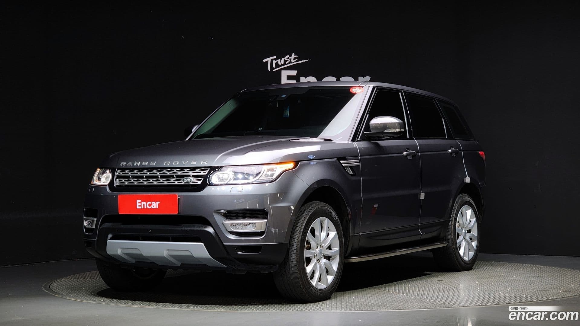 Main__Slider__Photo:Range Rover Sport Land Rover 2016.9-0