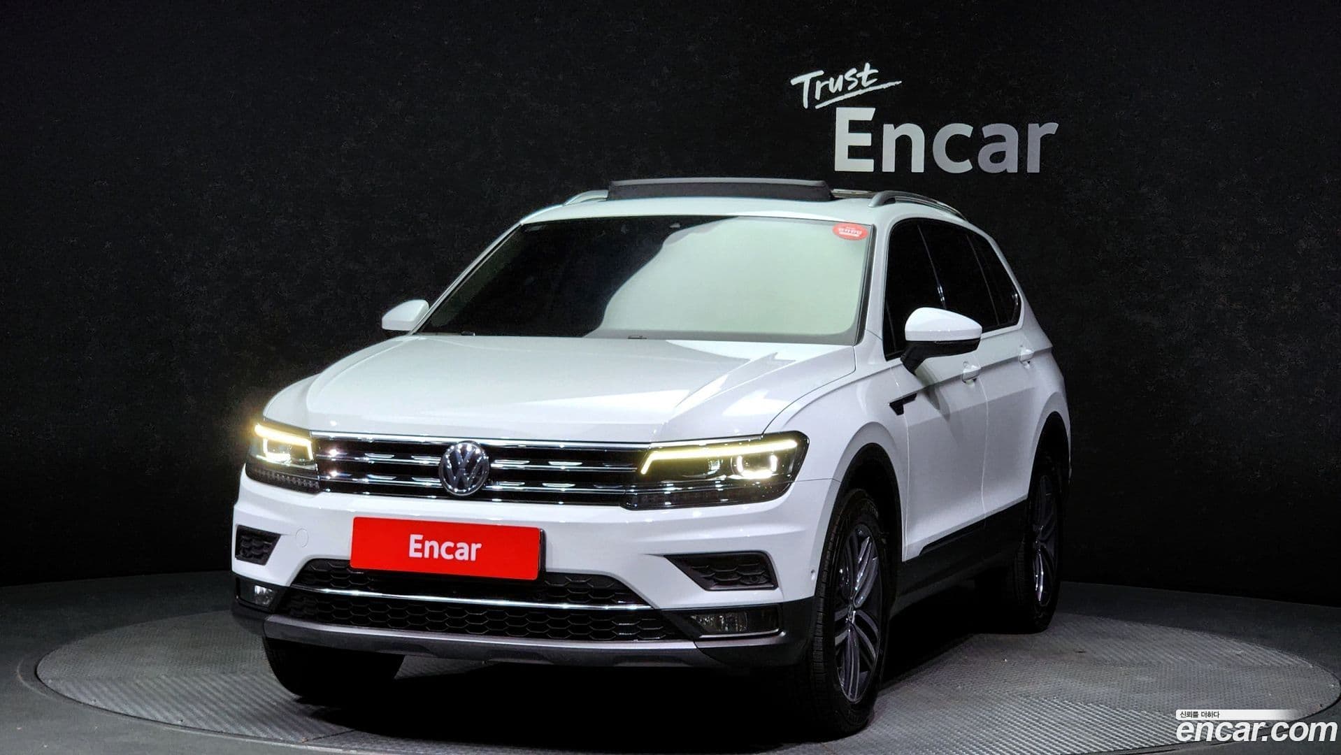 Main__Slider__Photo:Tiguan Volkswagen 2020.11-0